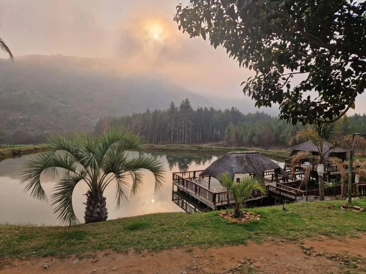 Emahlathini Guest Farm