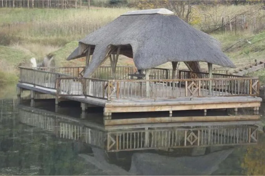 Lake view in Emahlathini Guest Farm