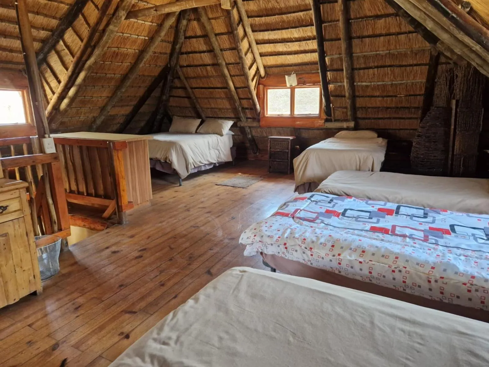 Emahlathini Guest Farm