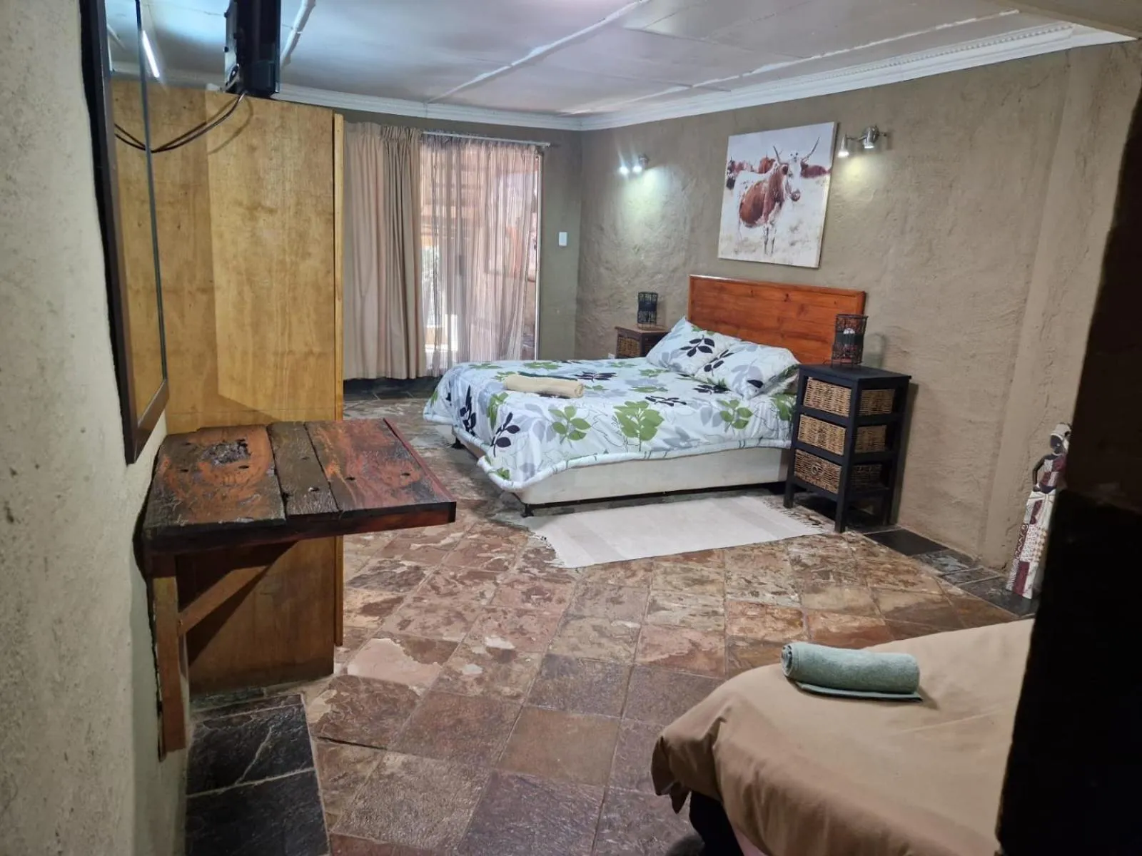 Emahlathini Guest Farm