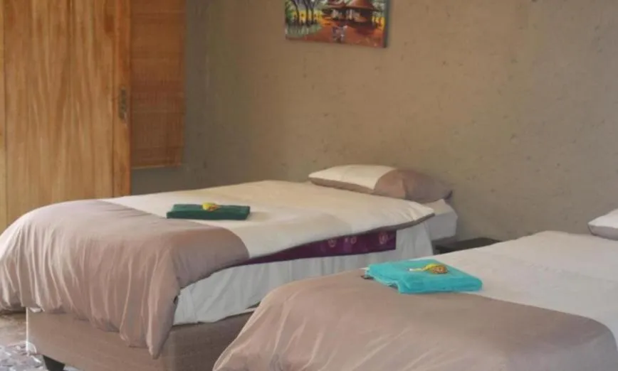 Emahlathini Guest Farm