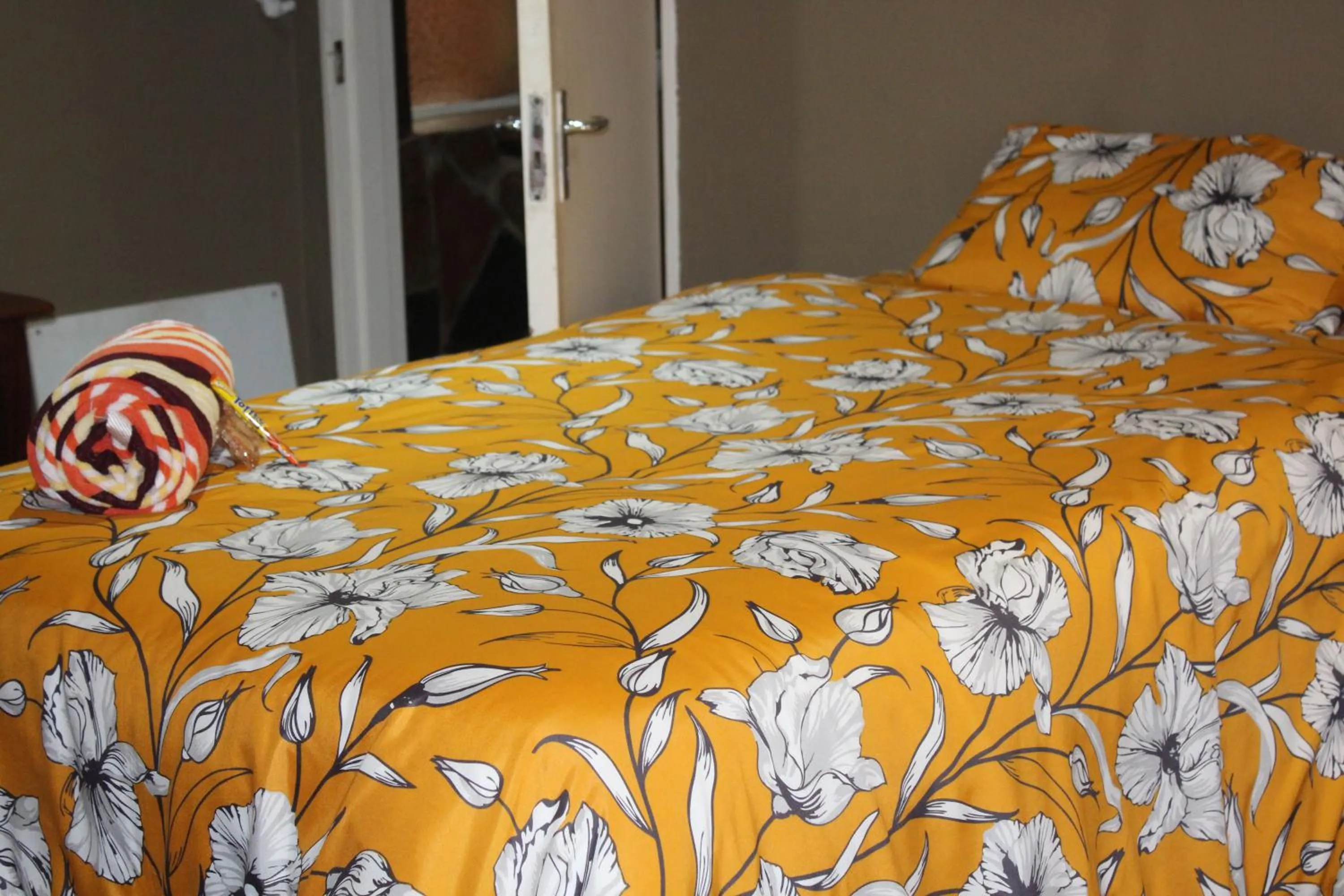 Emahlathini Guest Farm