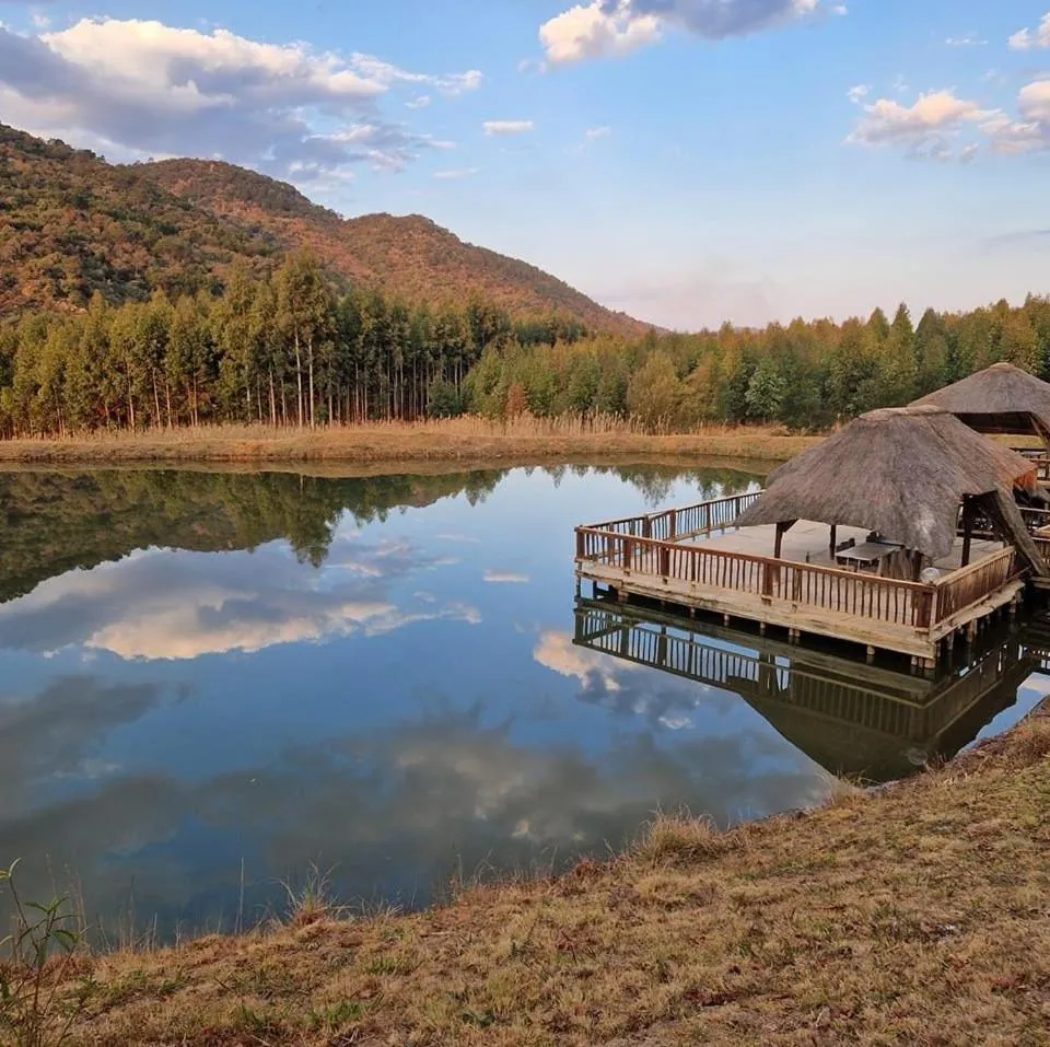 Emahlathini Guest Farm