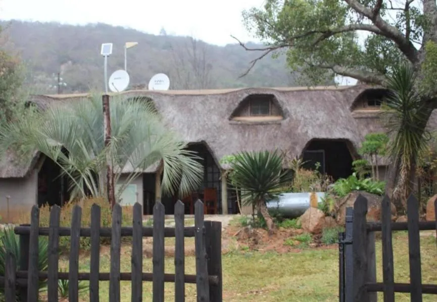 Emahlathini Guest Farm