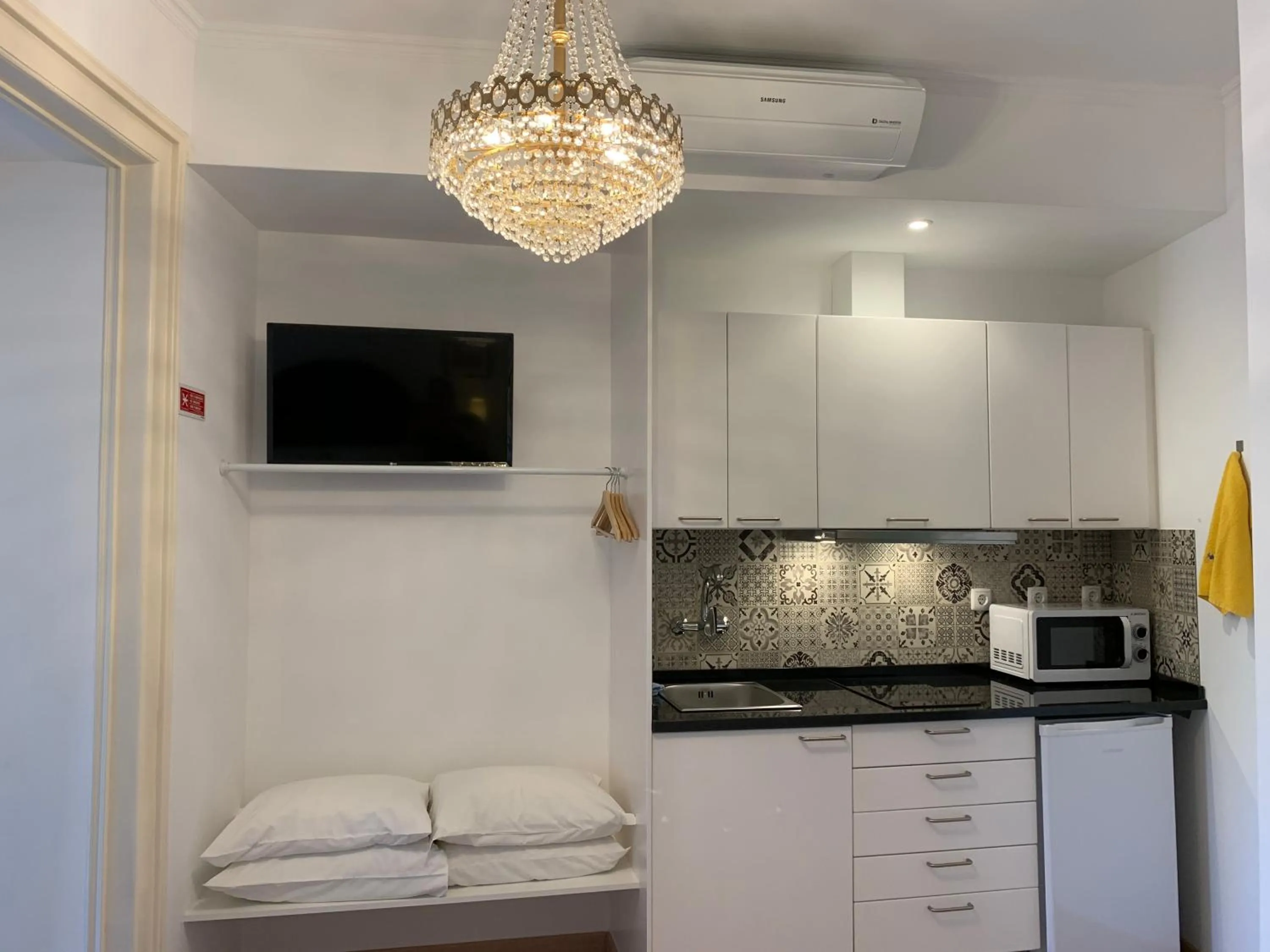 kitchen in Discovery Apartment Estrela