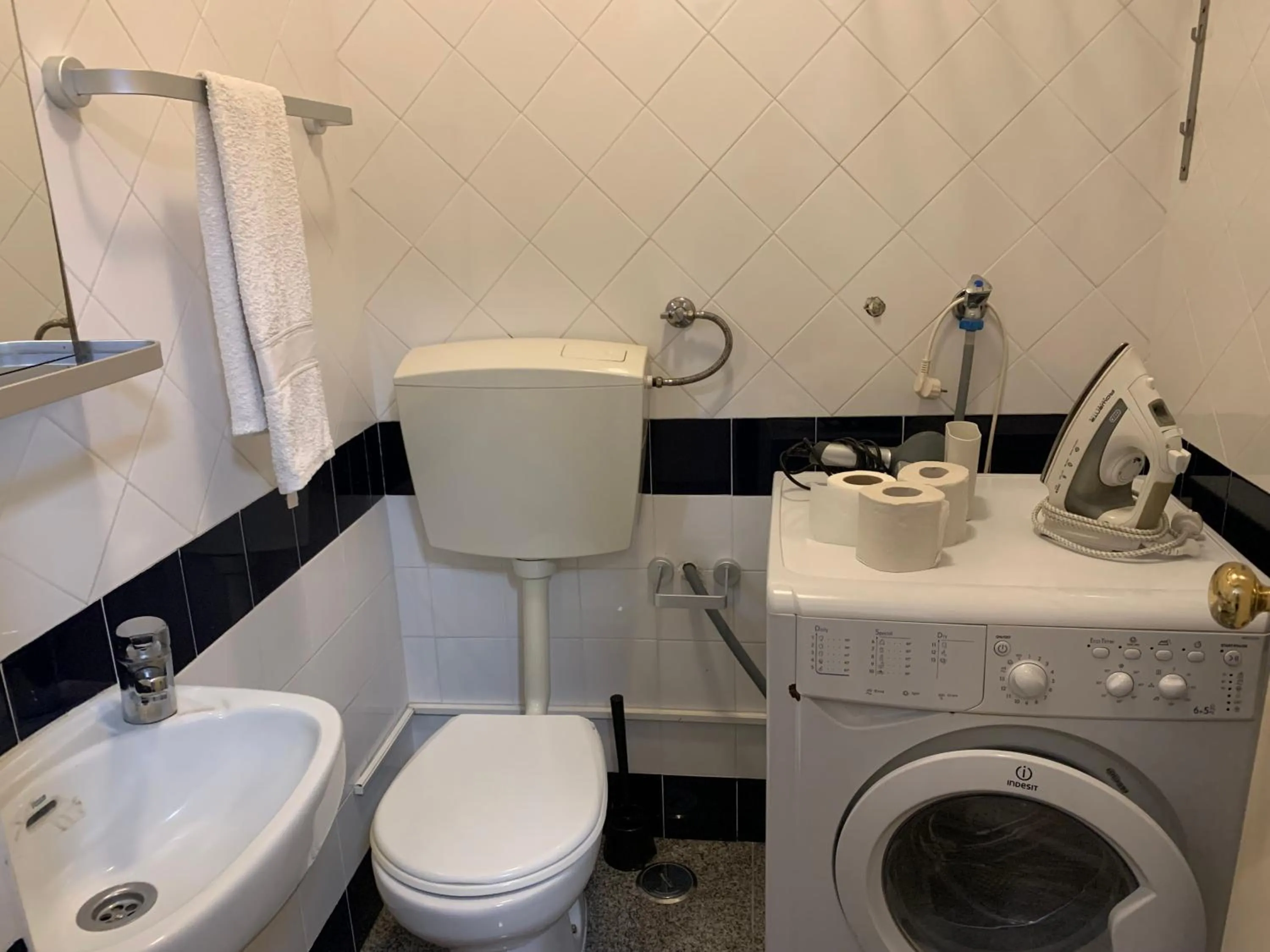 Bathroom in Discovery Apartment Estrela