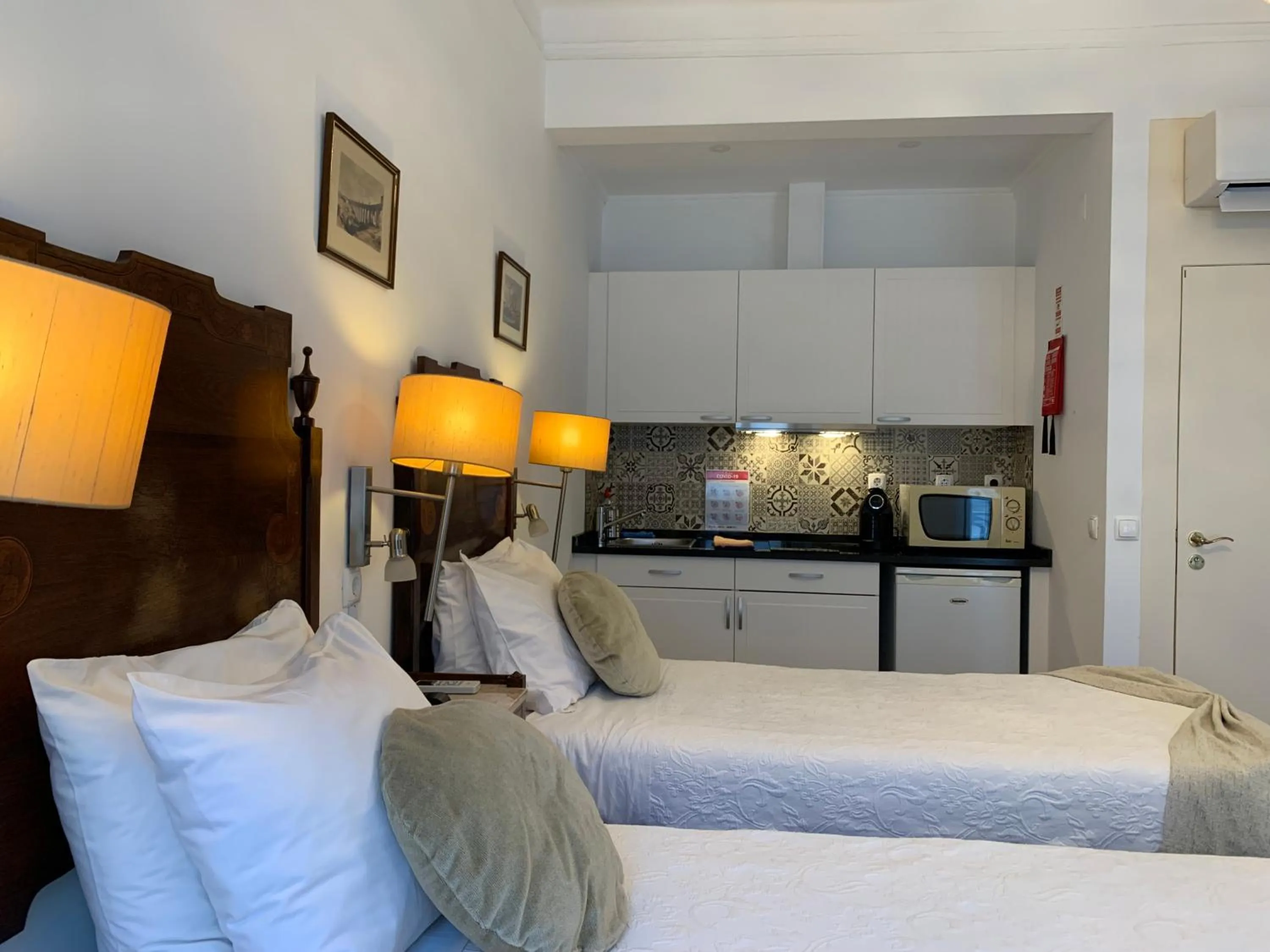 Kitchen or kitchenette, Bed in Discovery Apartment Estrela
