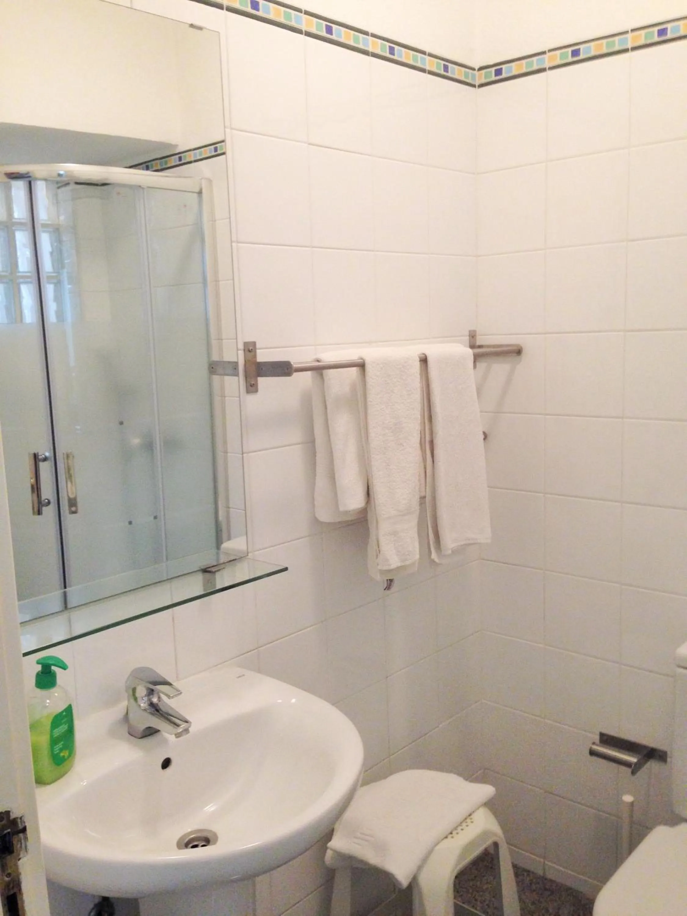 Toilet in Discovery Apartment Estrela