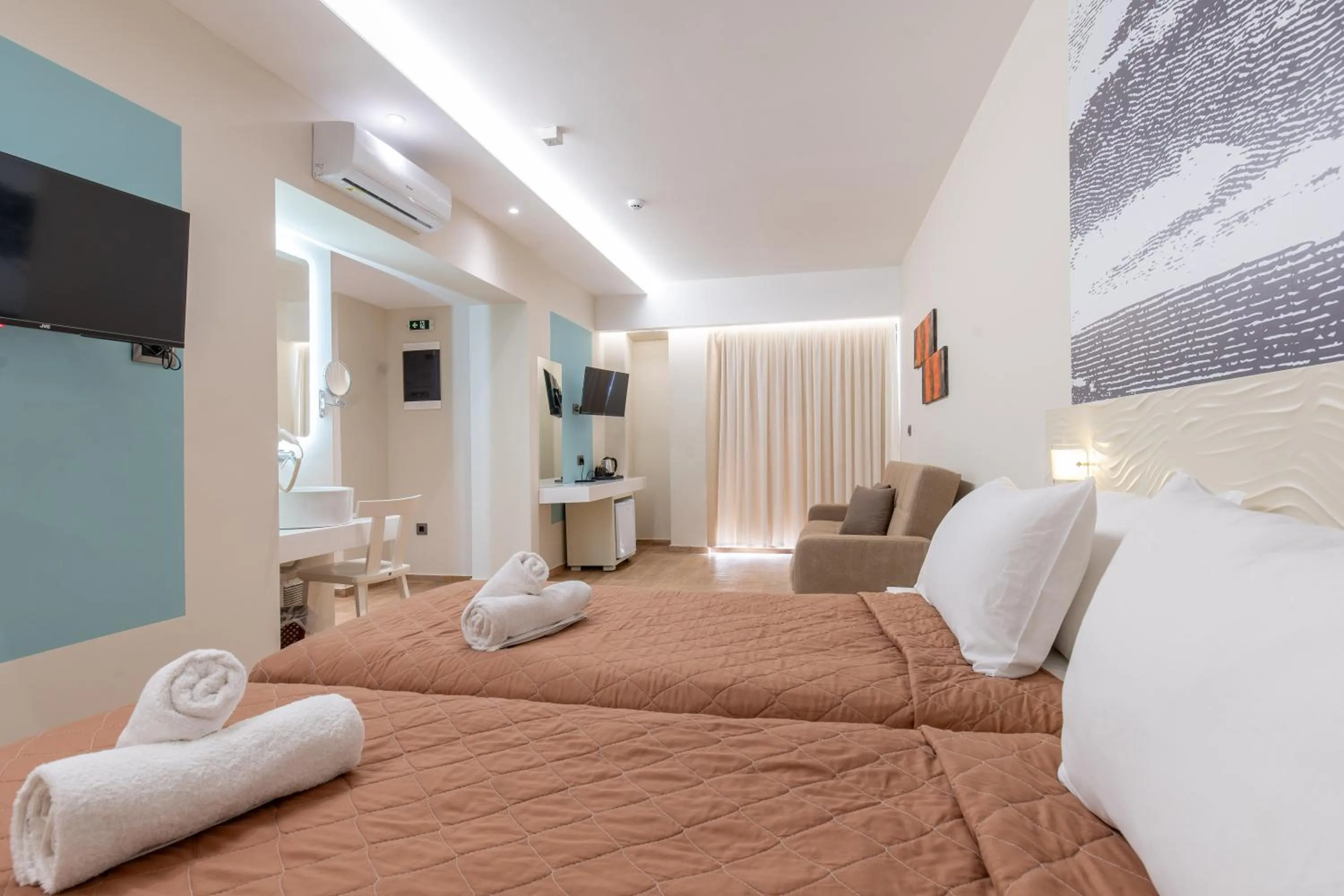 Bed in Sunny Days Hotel