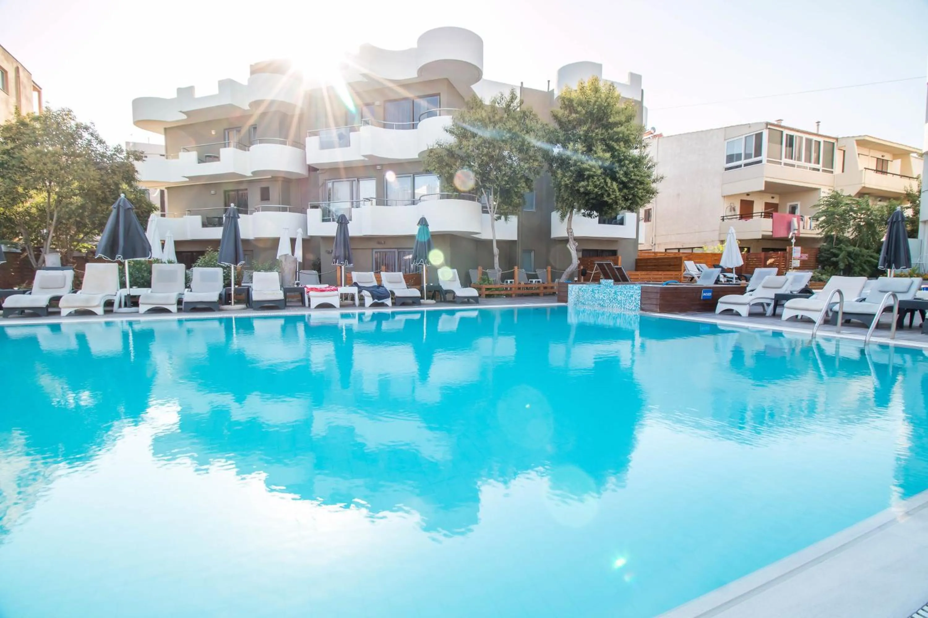 Swimming pool in Sunny Days Hotel