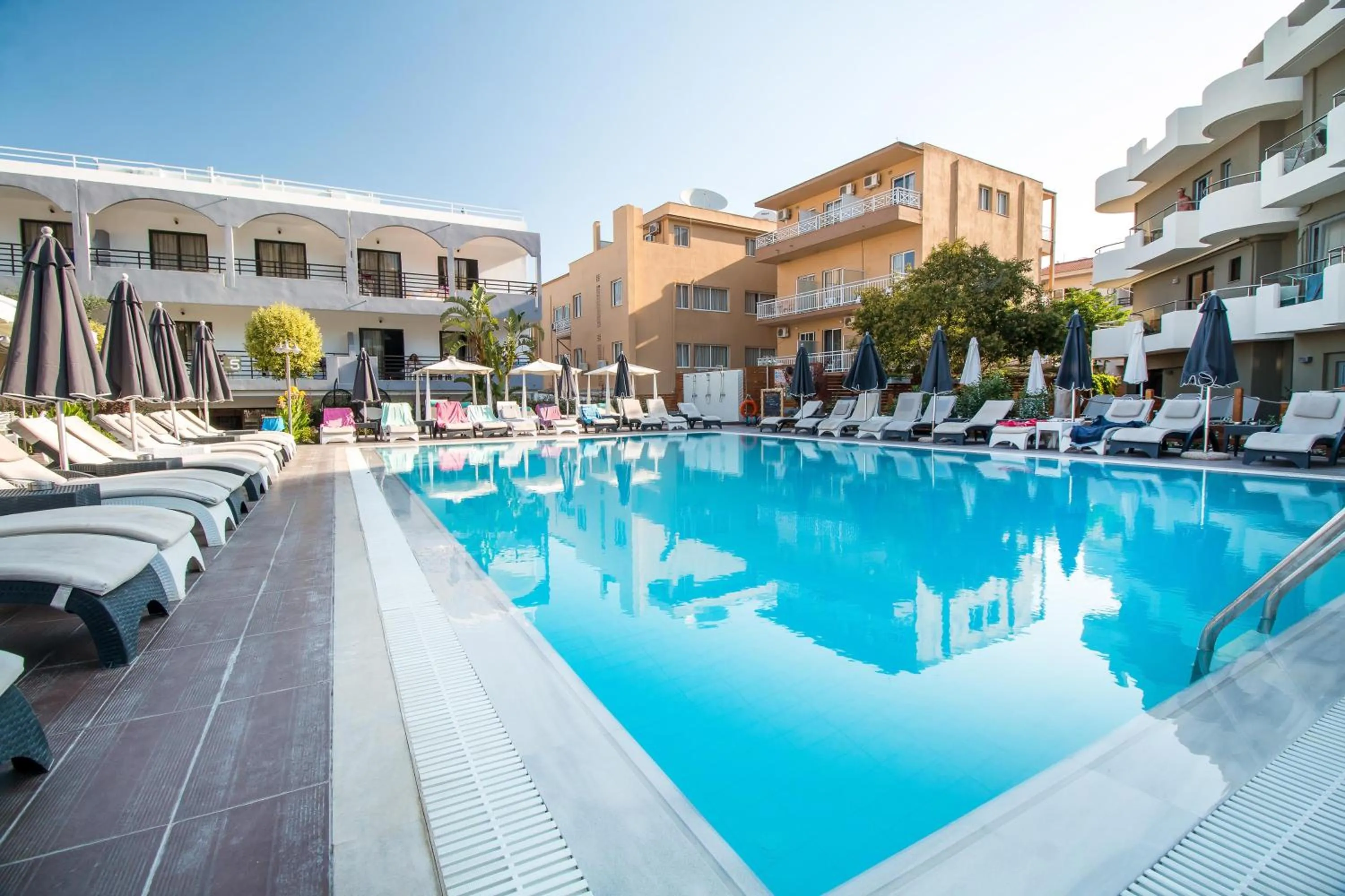 Swimming pool in Sunny Days Hotel
