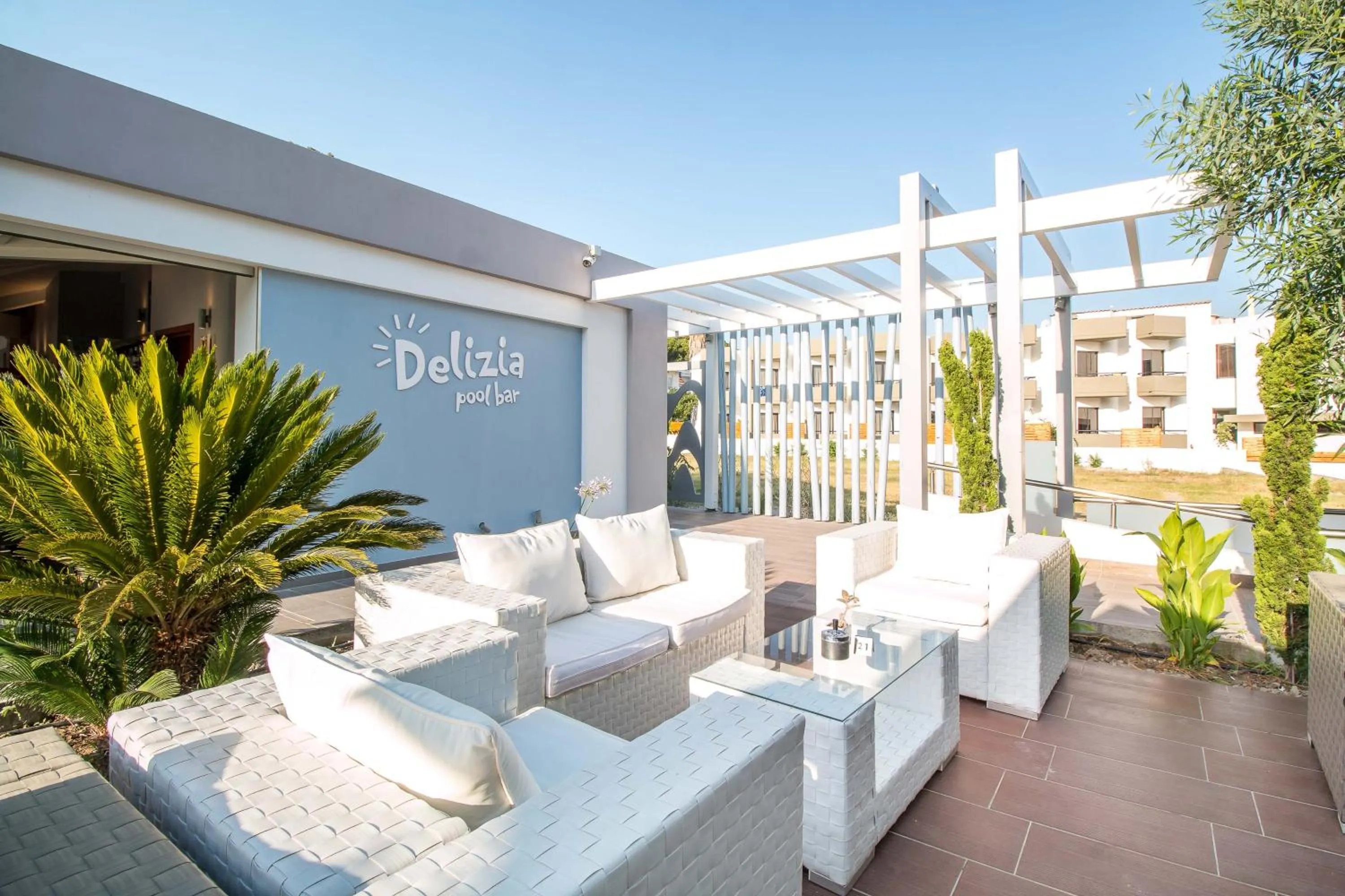 Swimming pool in Sunny Days Hotel