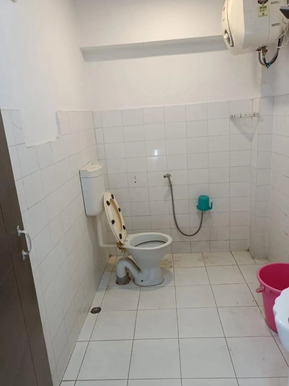 Toilet in Kusum Hotel