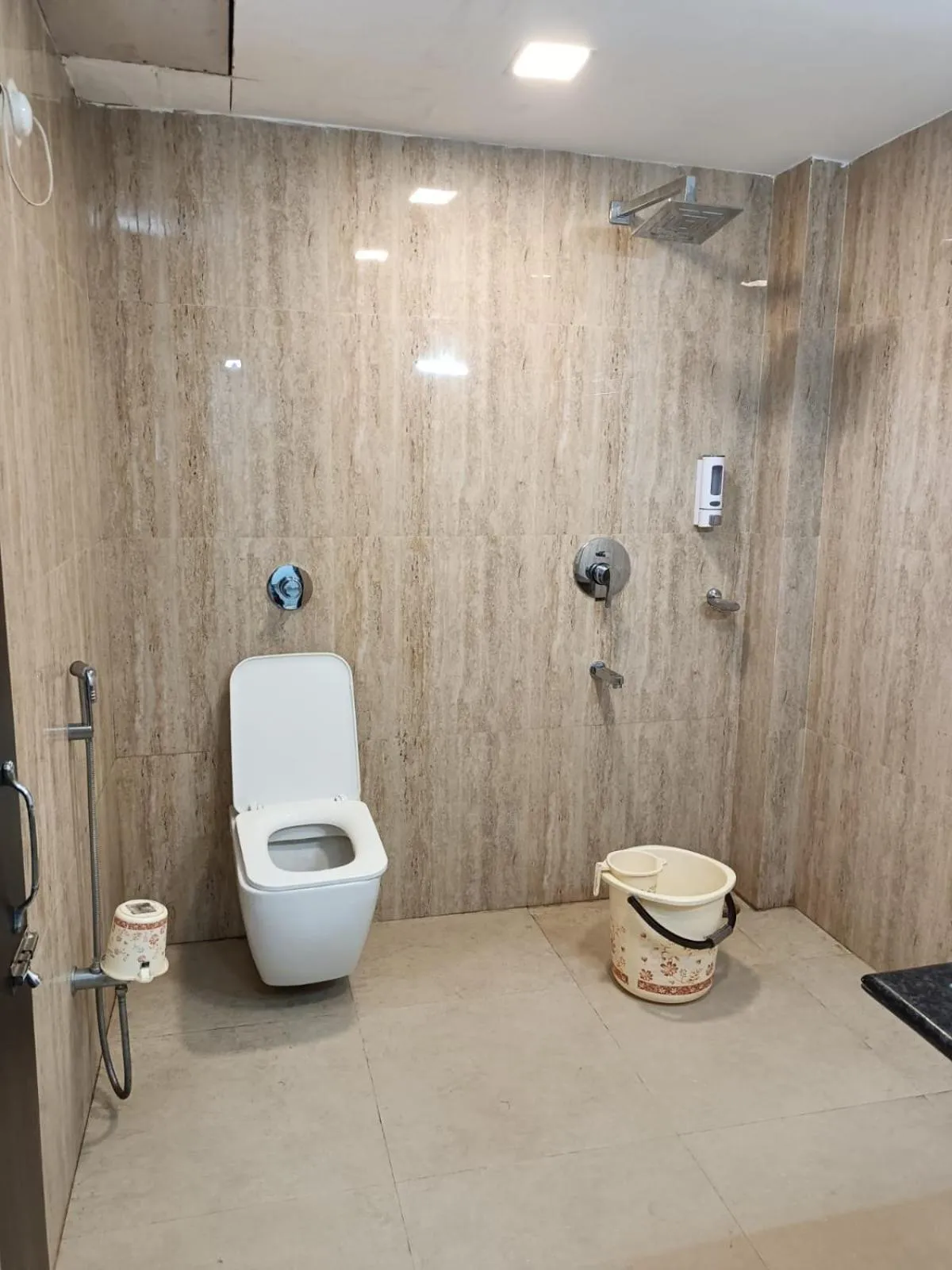 Shower in Kusum Hotel