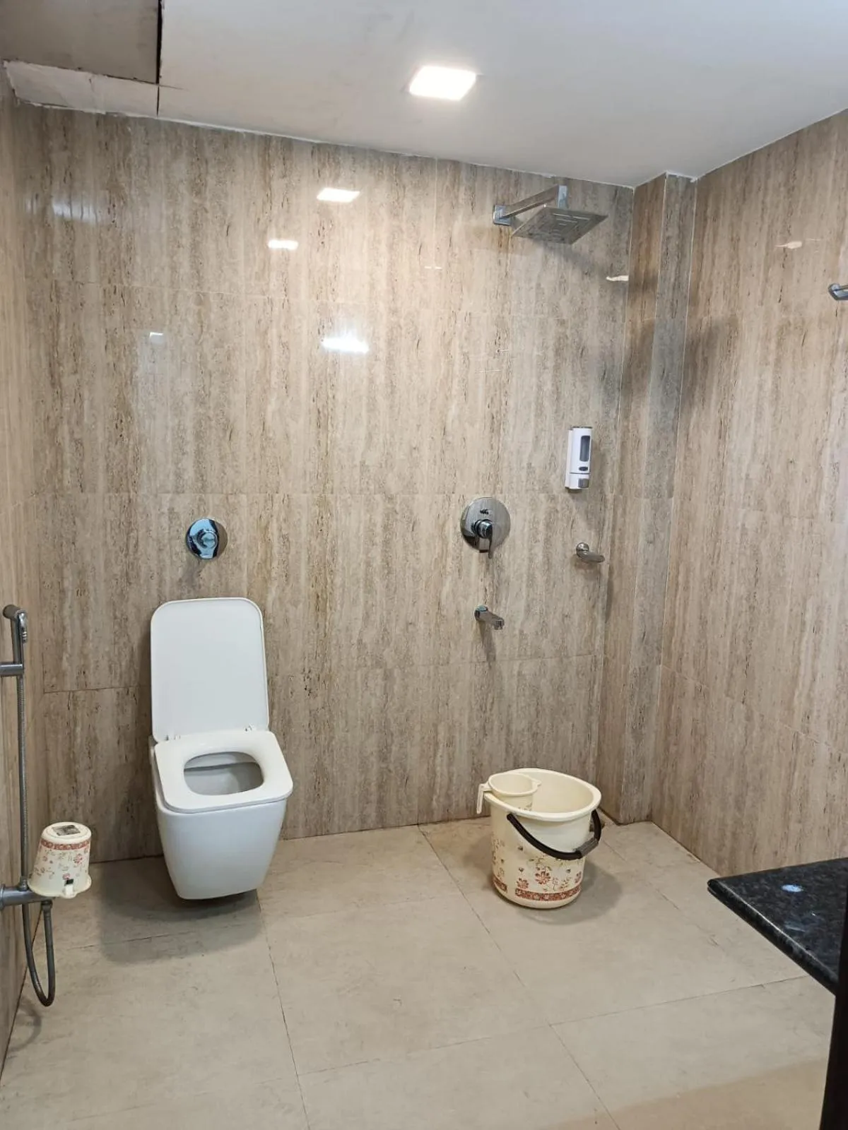 Shower in Kusum Hotel