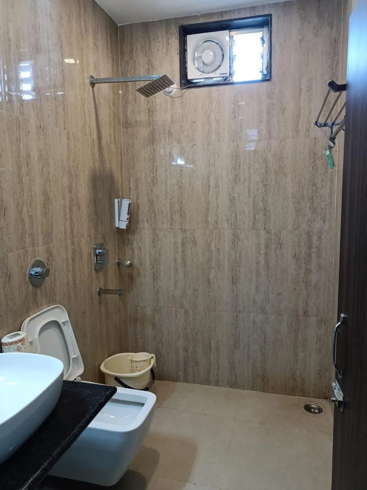 Shower in Kusum Hotel