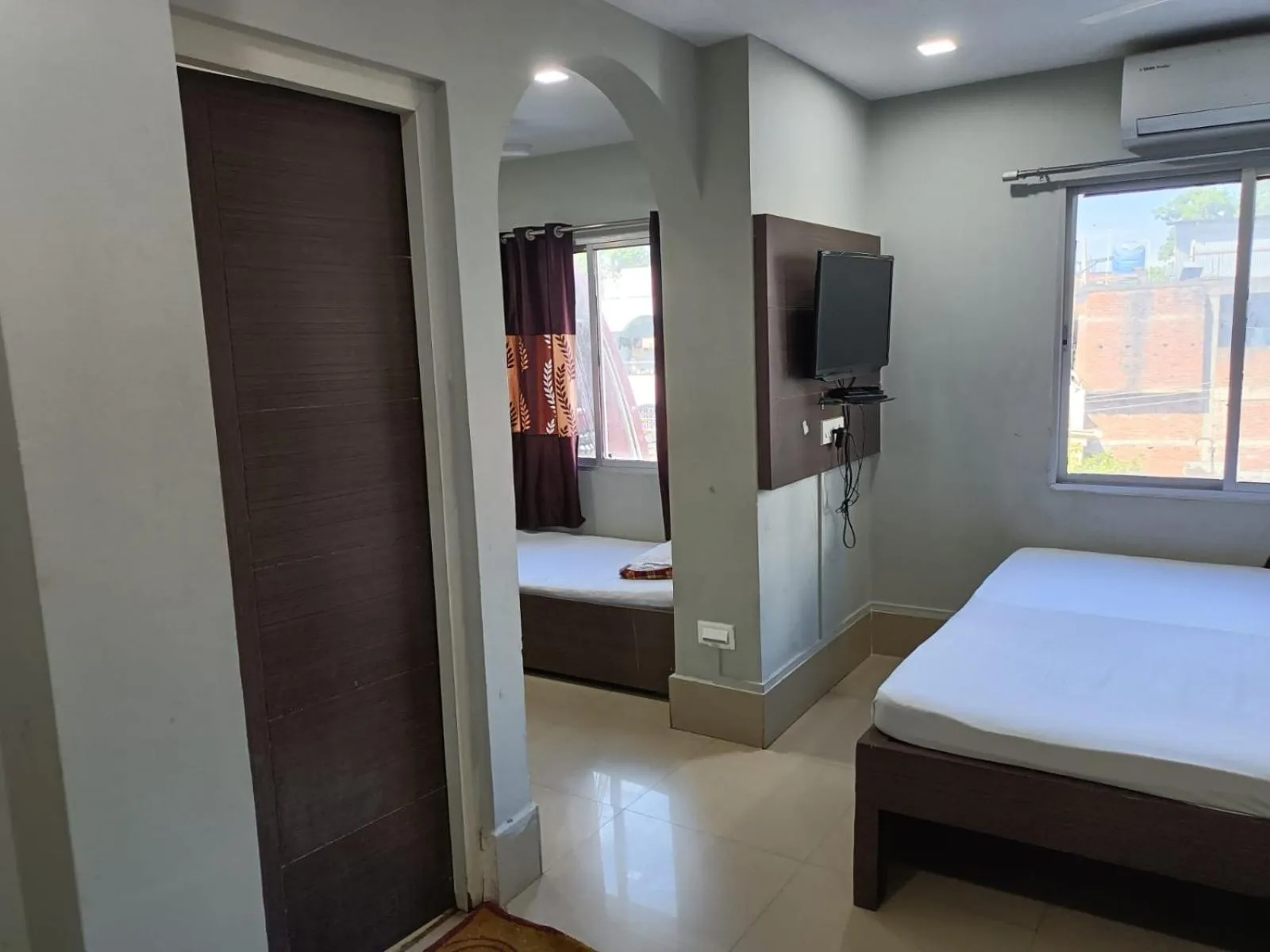 Communal lounge/ TV room, Bed in Kusum Hotel