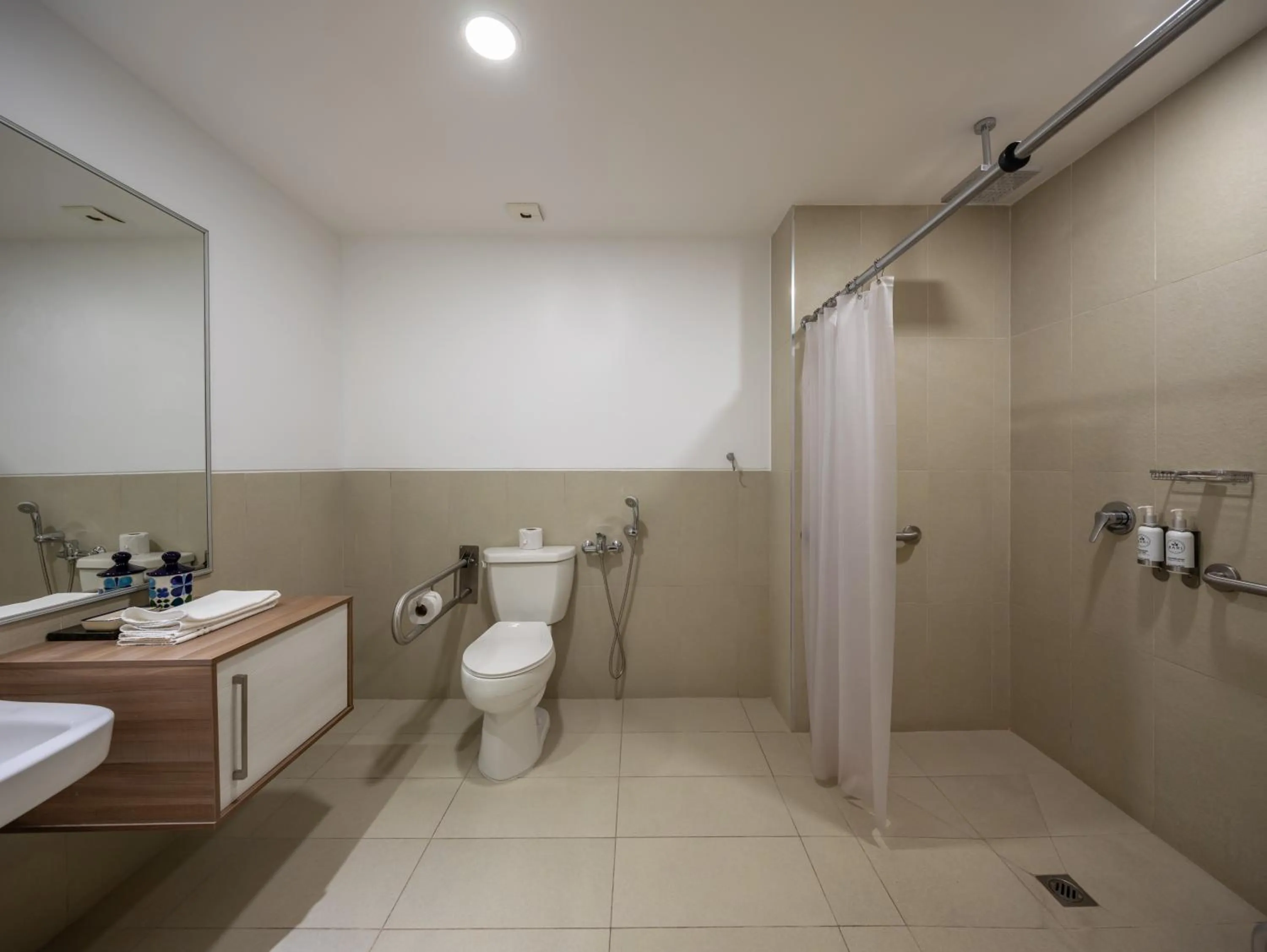 Shower in San Jose de Puembo Quito Airport, an Ascend Collection Hotel