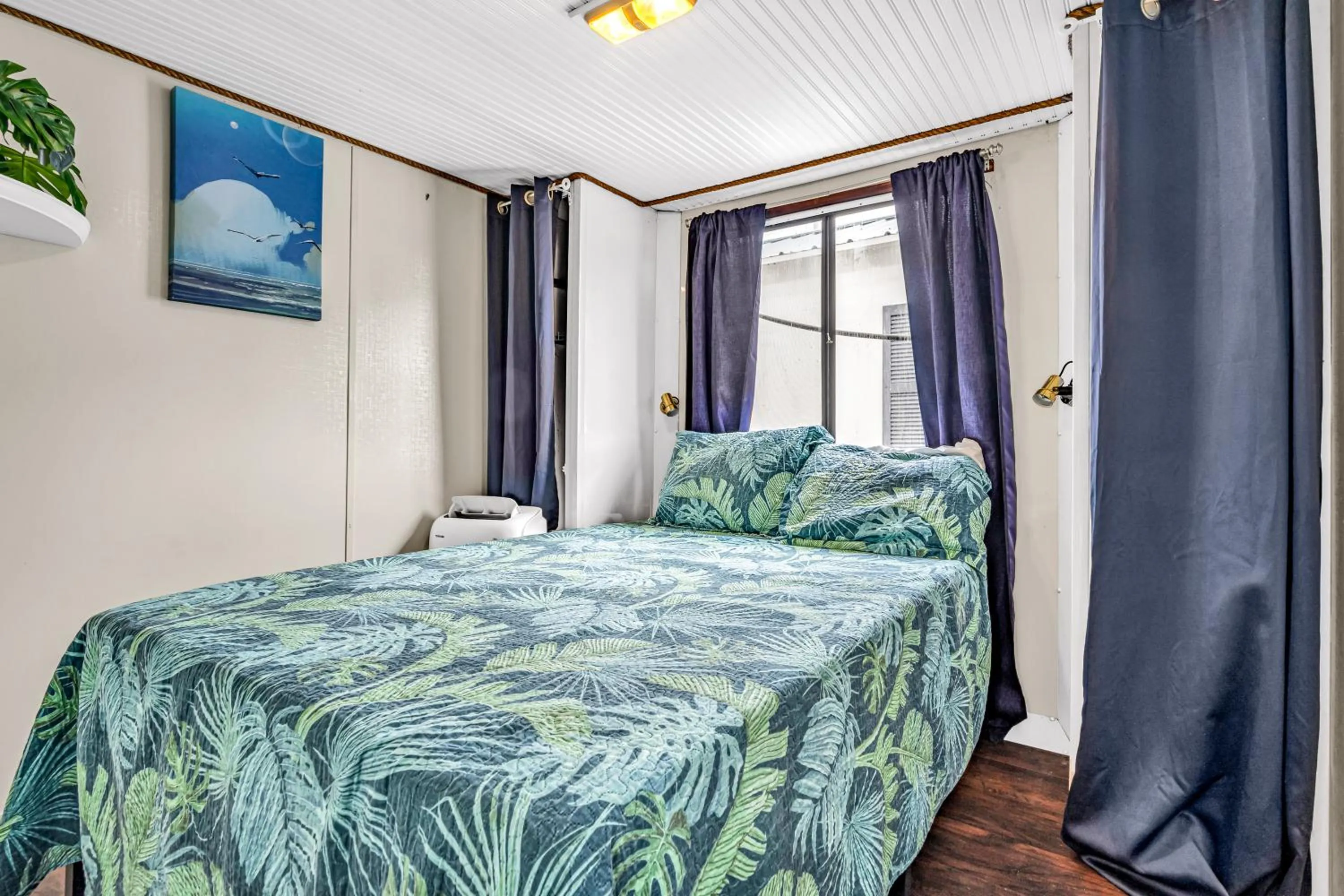 Bedroom, Bed in Treasure Harbor