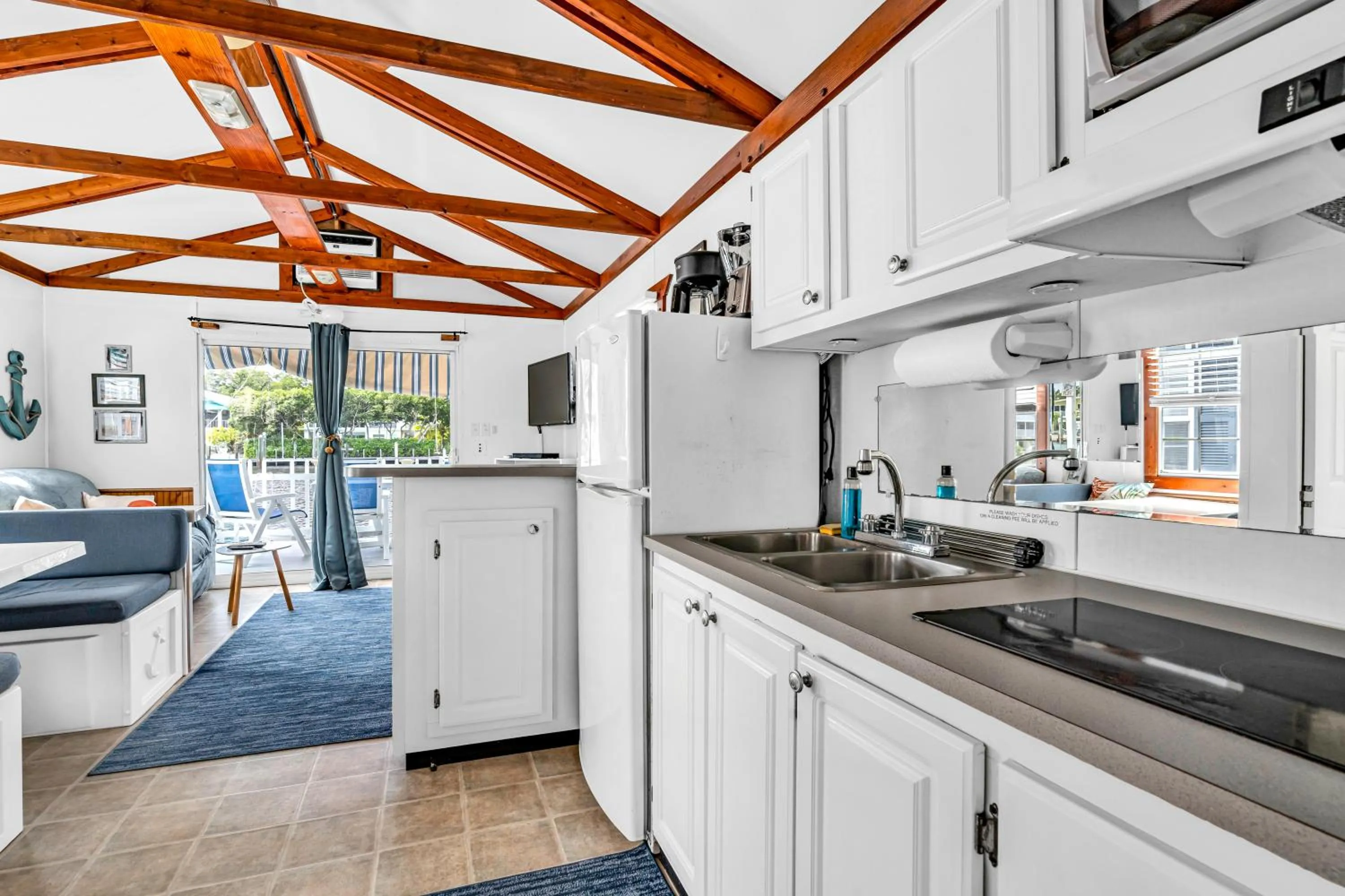 Kitchen or kitchenette in Treasure Harbor