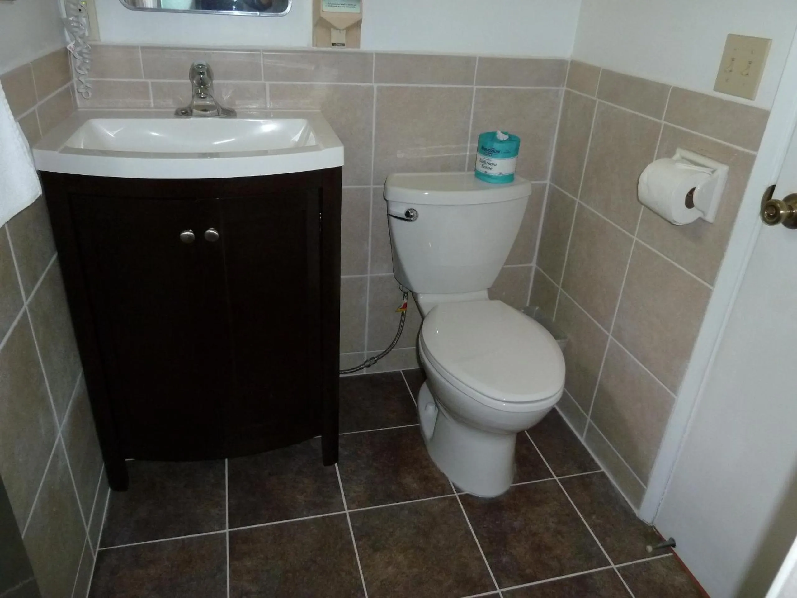 Bathroom in Sundown Inn of Morro Bay