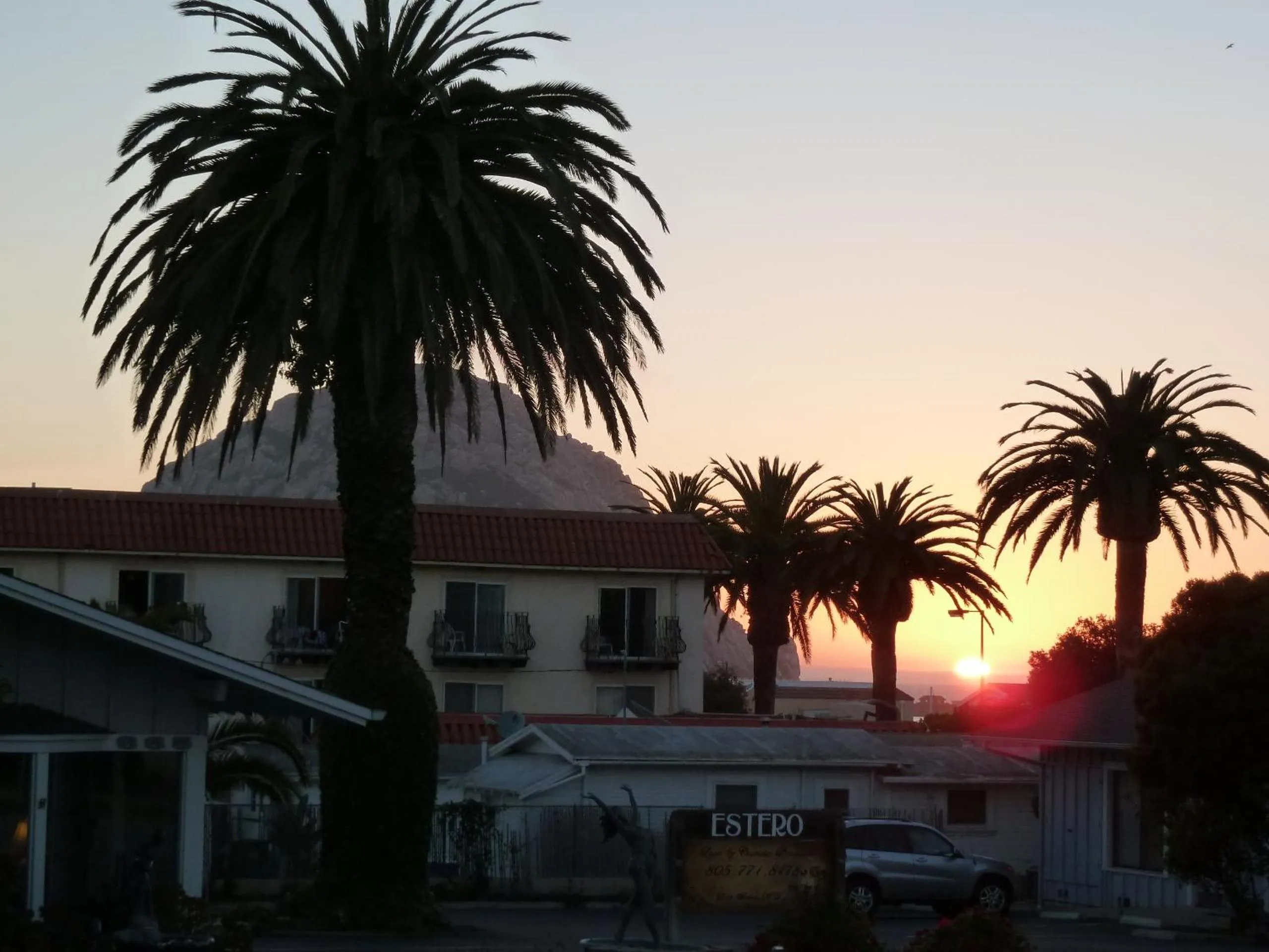 Facade/entrance in Sundown Inn of Morro Bay