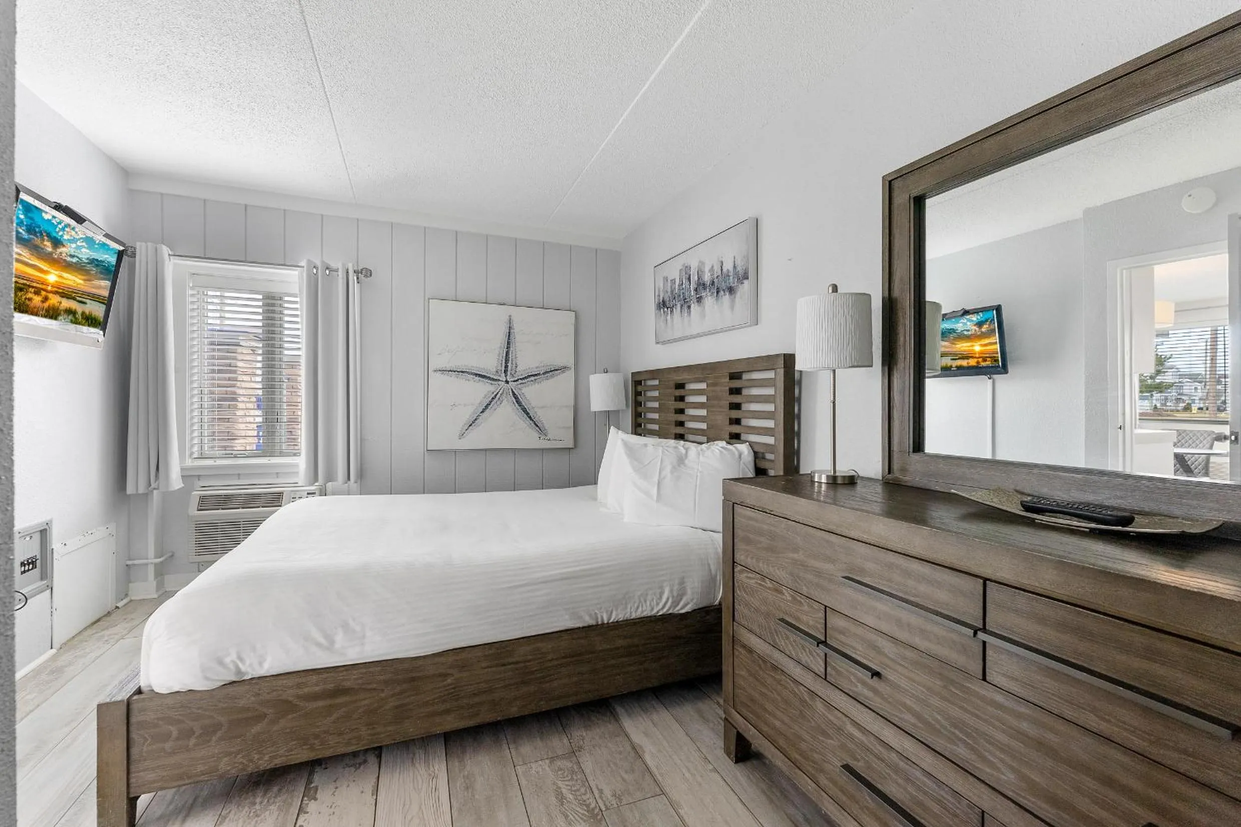 Bed in Beachcomber Resort