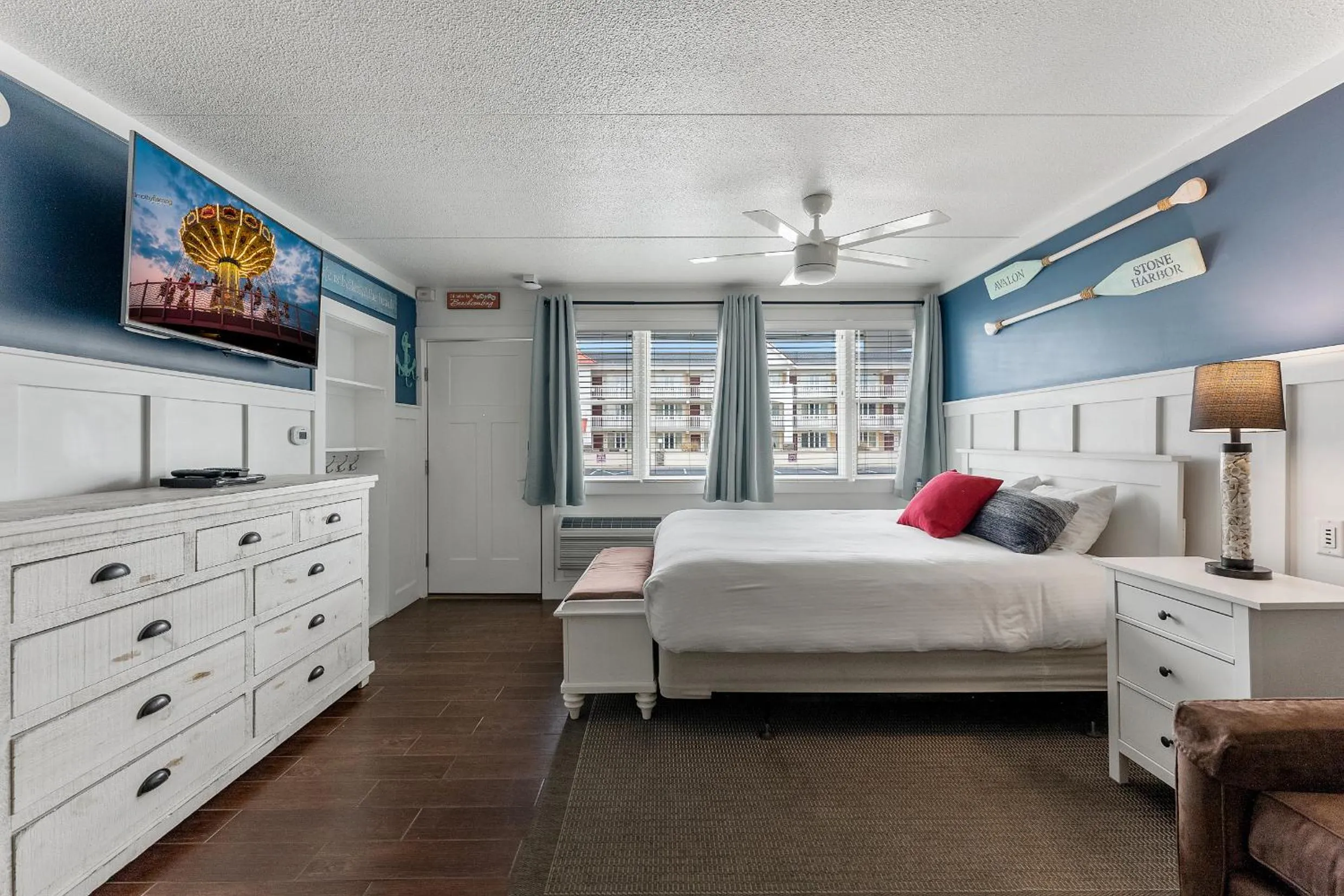 Bed in Beachcomber Resort