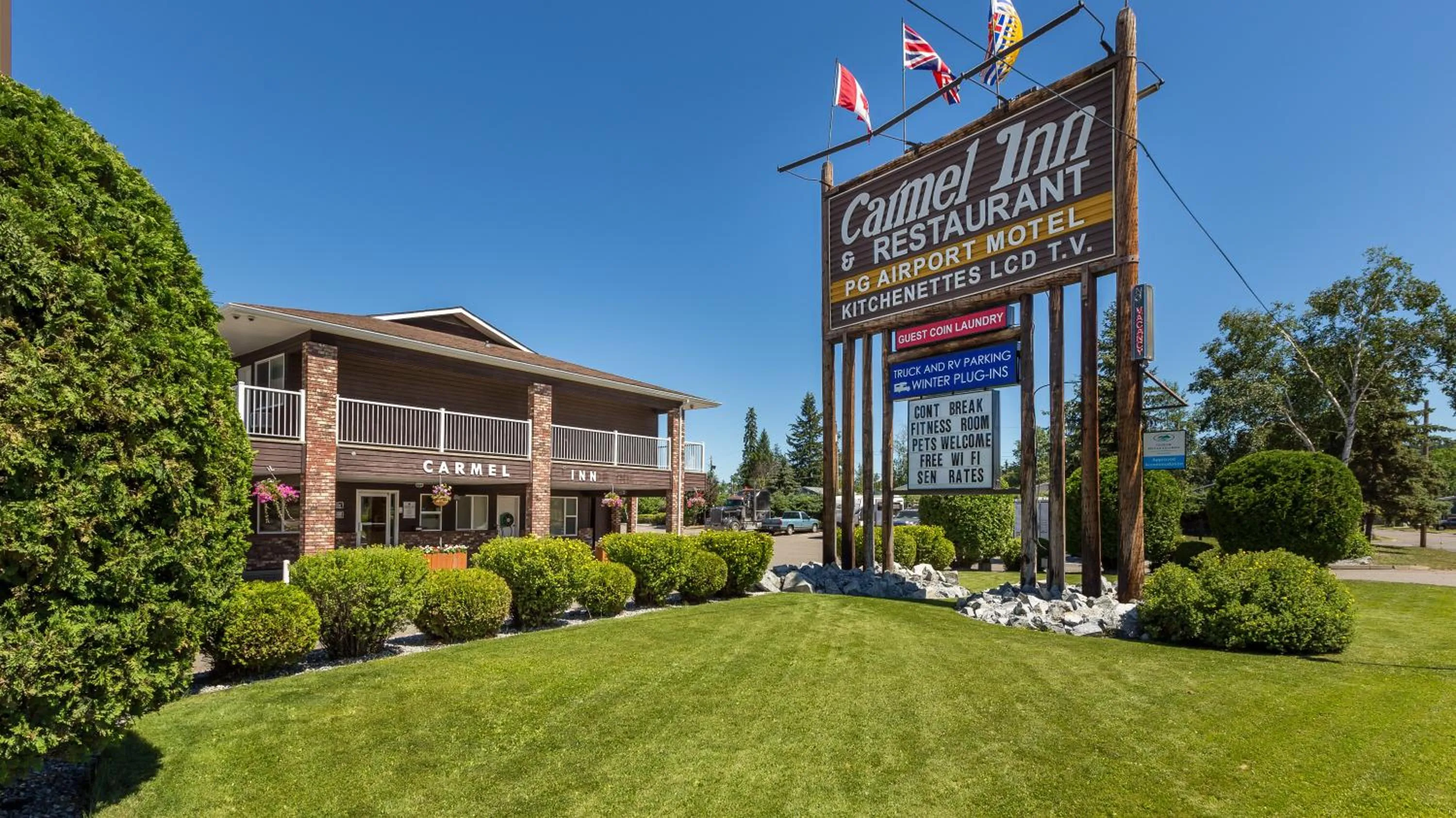 Facade/entrance in Carmel Inn