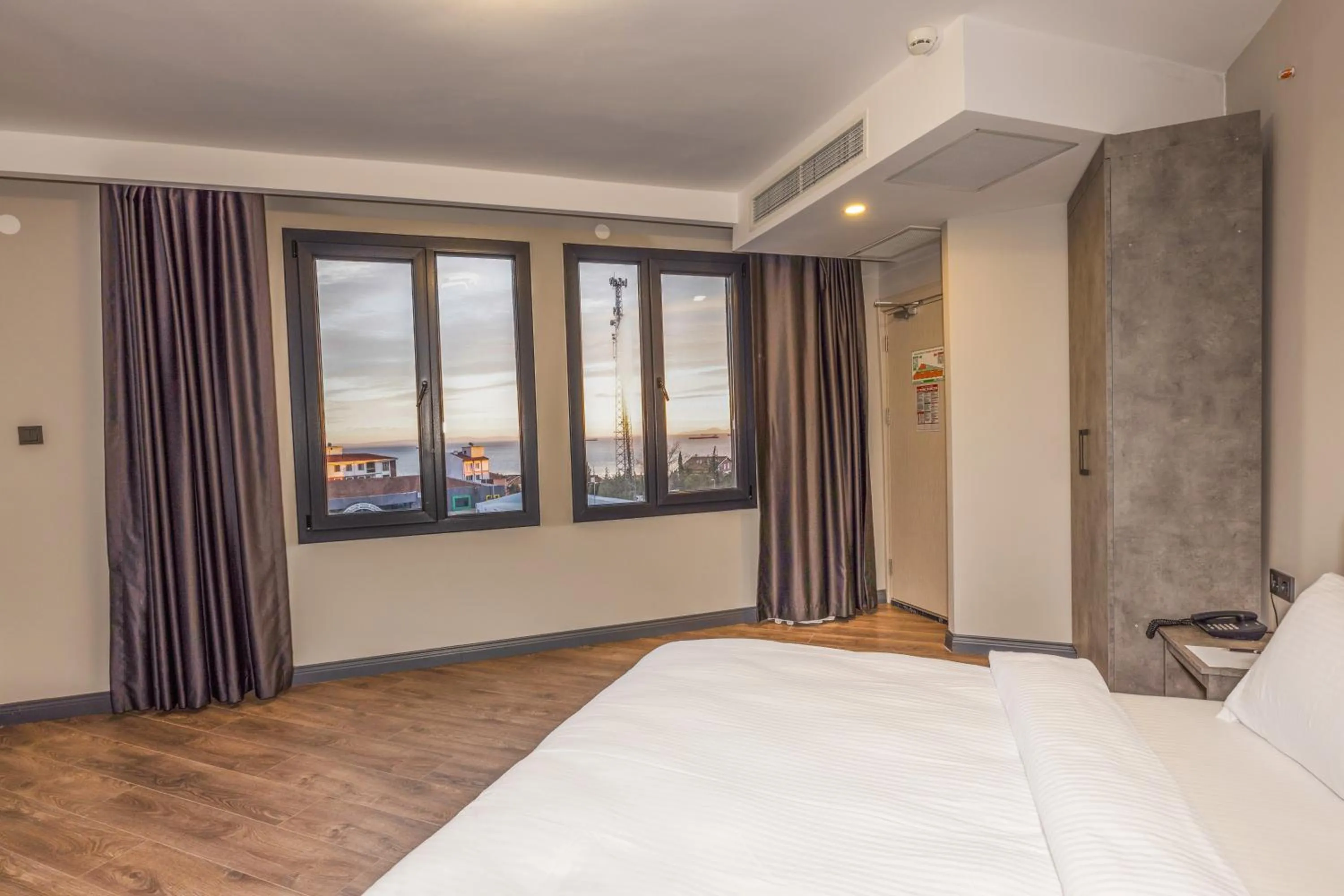 Bedroom, Bed in Grand royal hotel