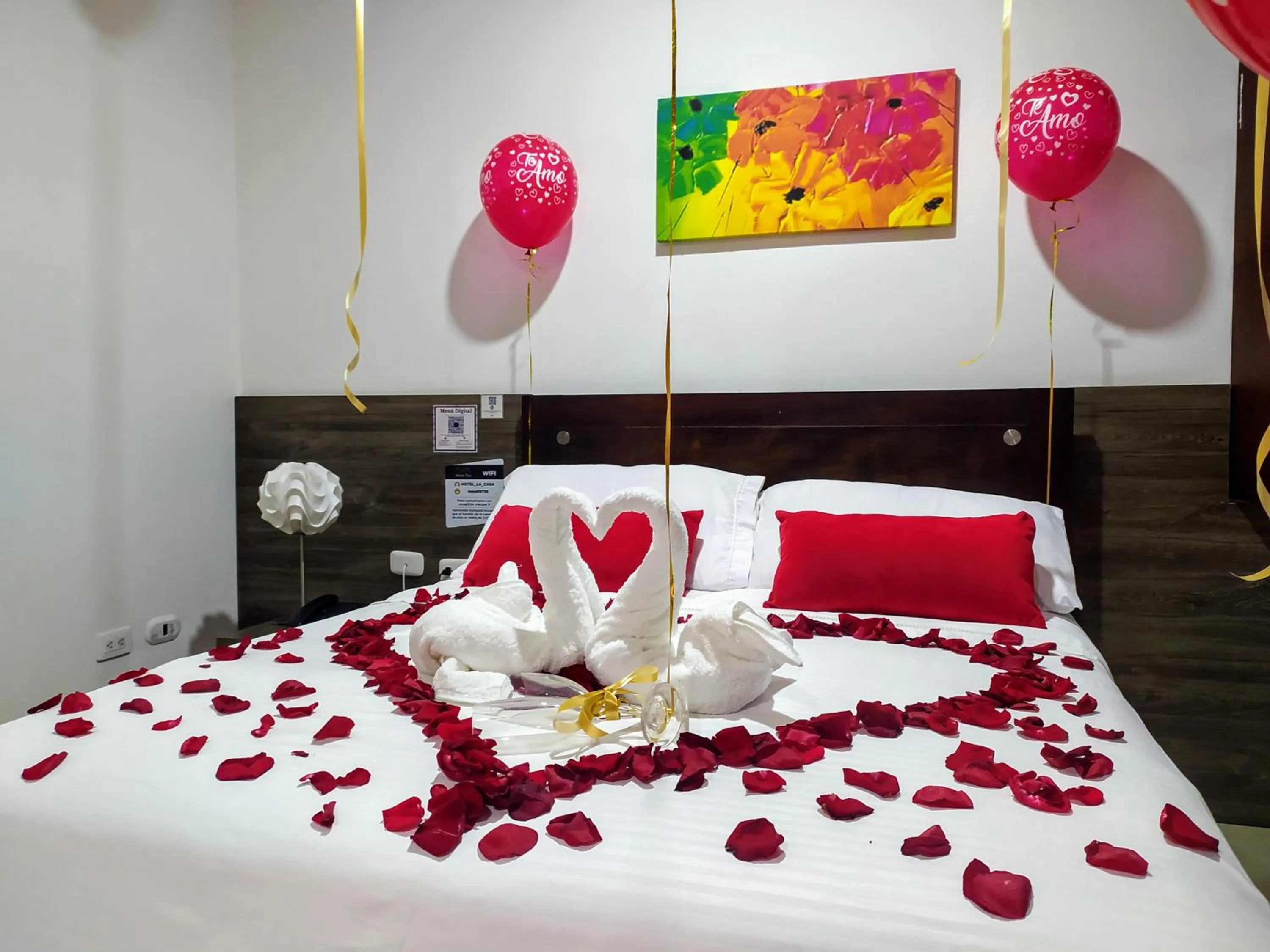 Night, Bed in Hotel La Casa 1