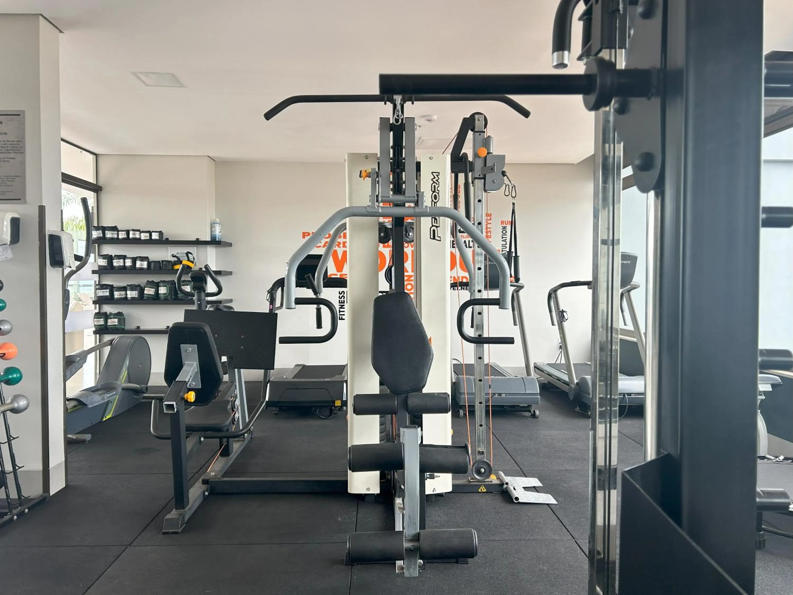 Fitness centre/facilities in Comfort Hotel & Suítes Rondonópolis