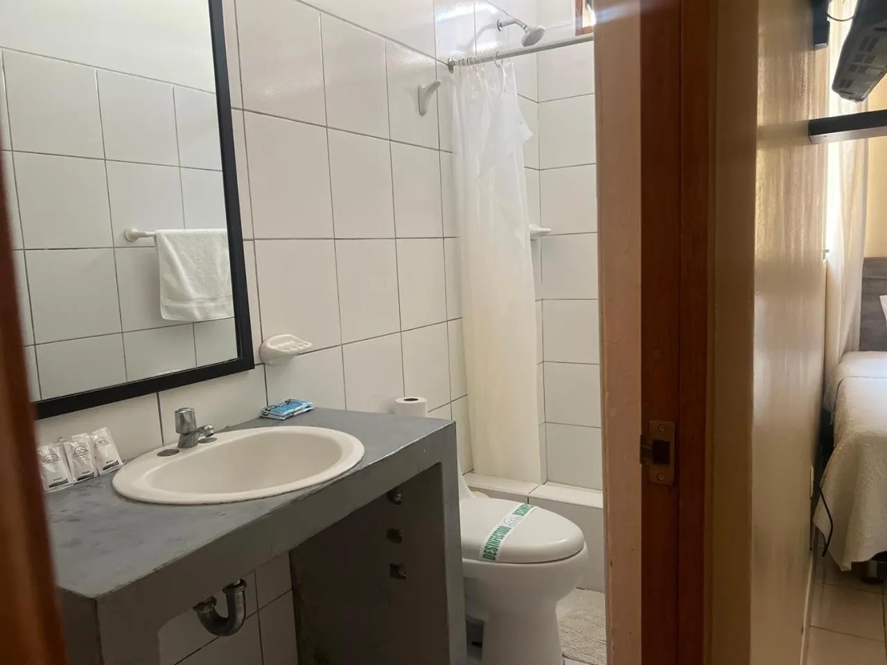 Shower in Hotel El Huacachinero- Hotel Familiar