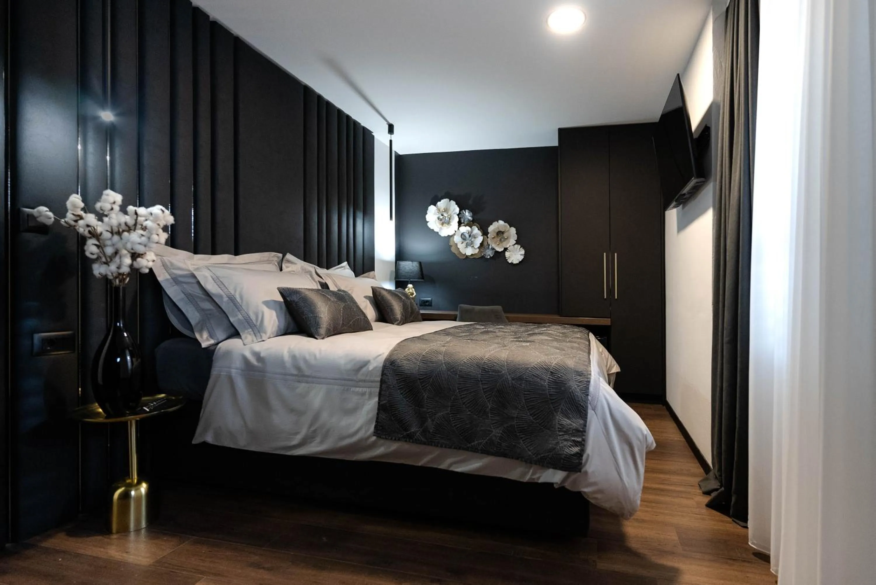 Bed in City Premium Heritage