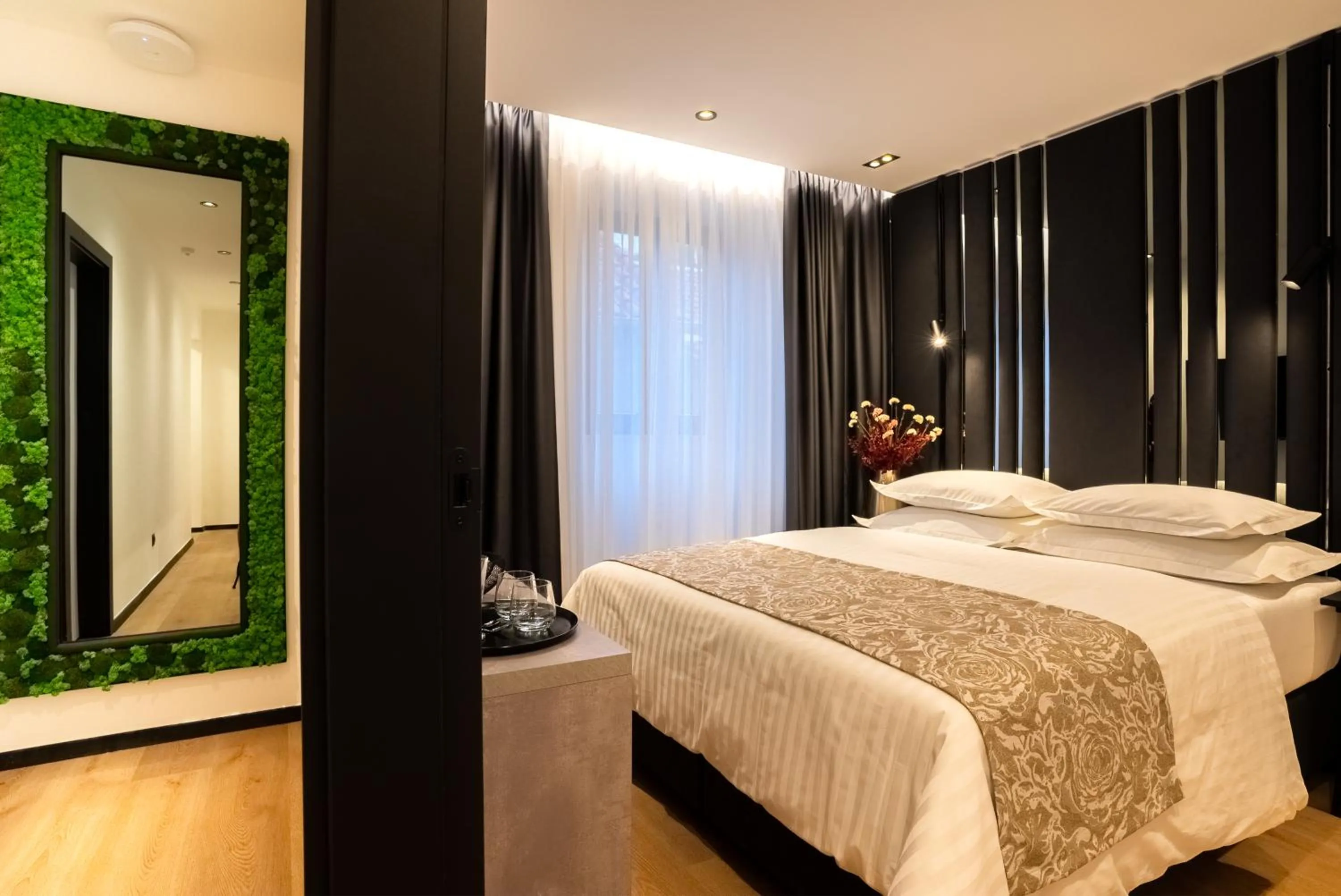 Bed in City Premium Heritage