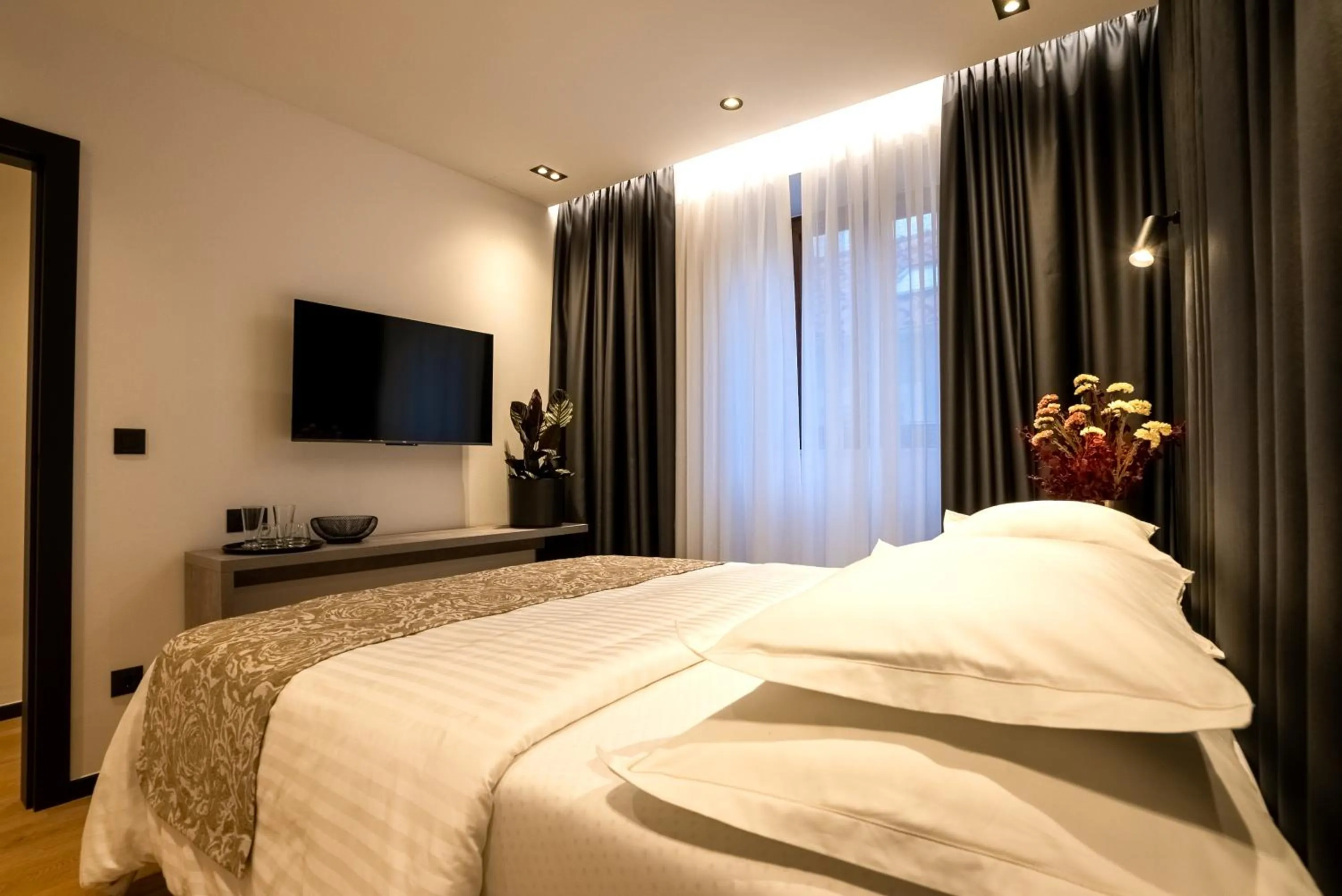 Bed in City Premium Heritage