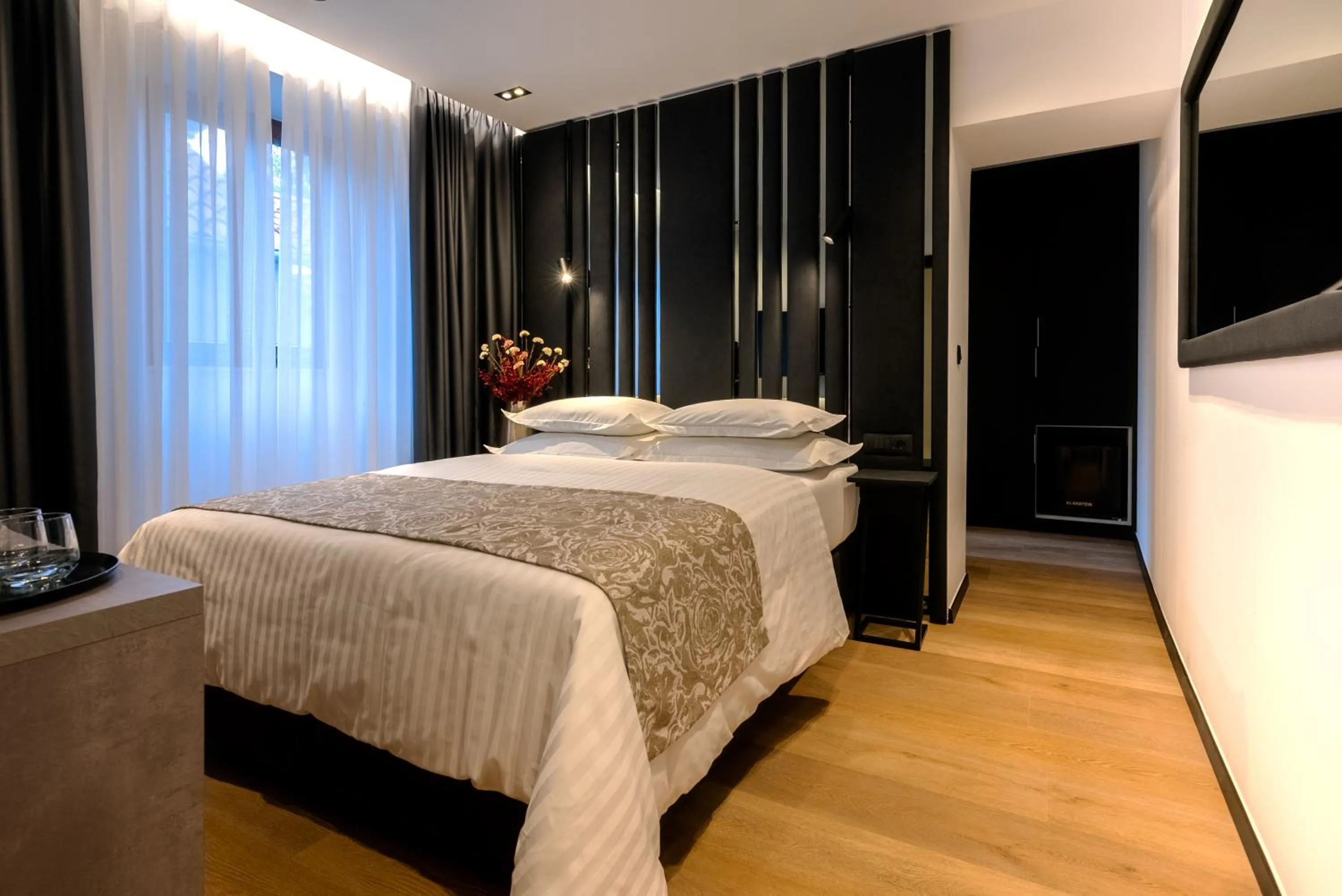 Bed in City Premium Heritage