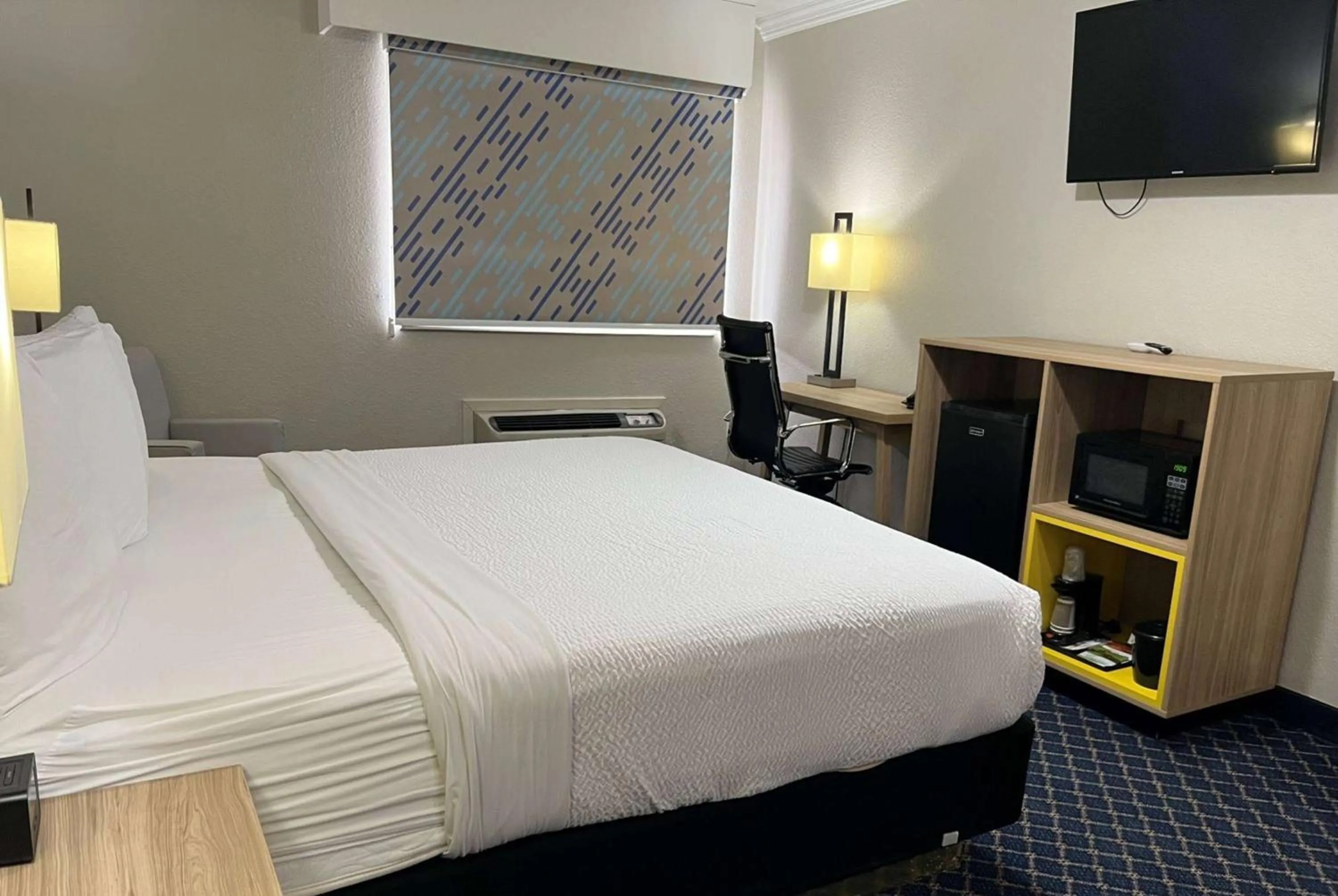Photo of the whole room, Bed in Days Inn by Wyndham Dalhart