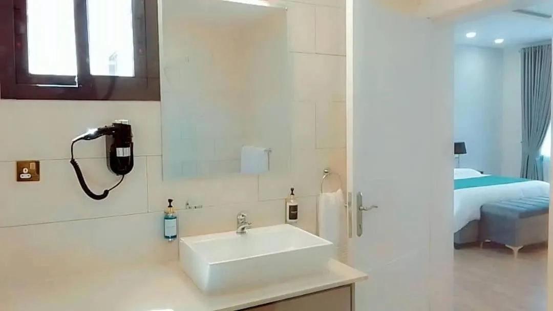 Bathroom, Bed in 24 Roma