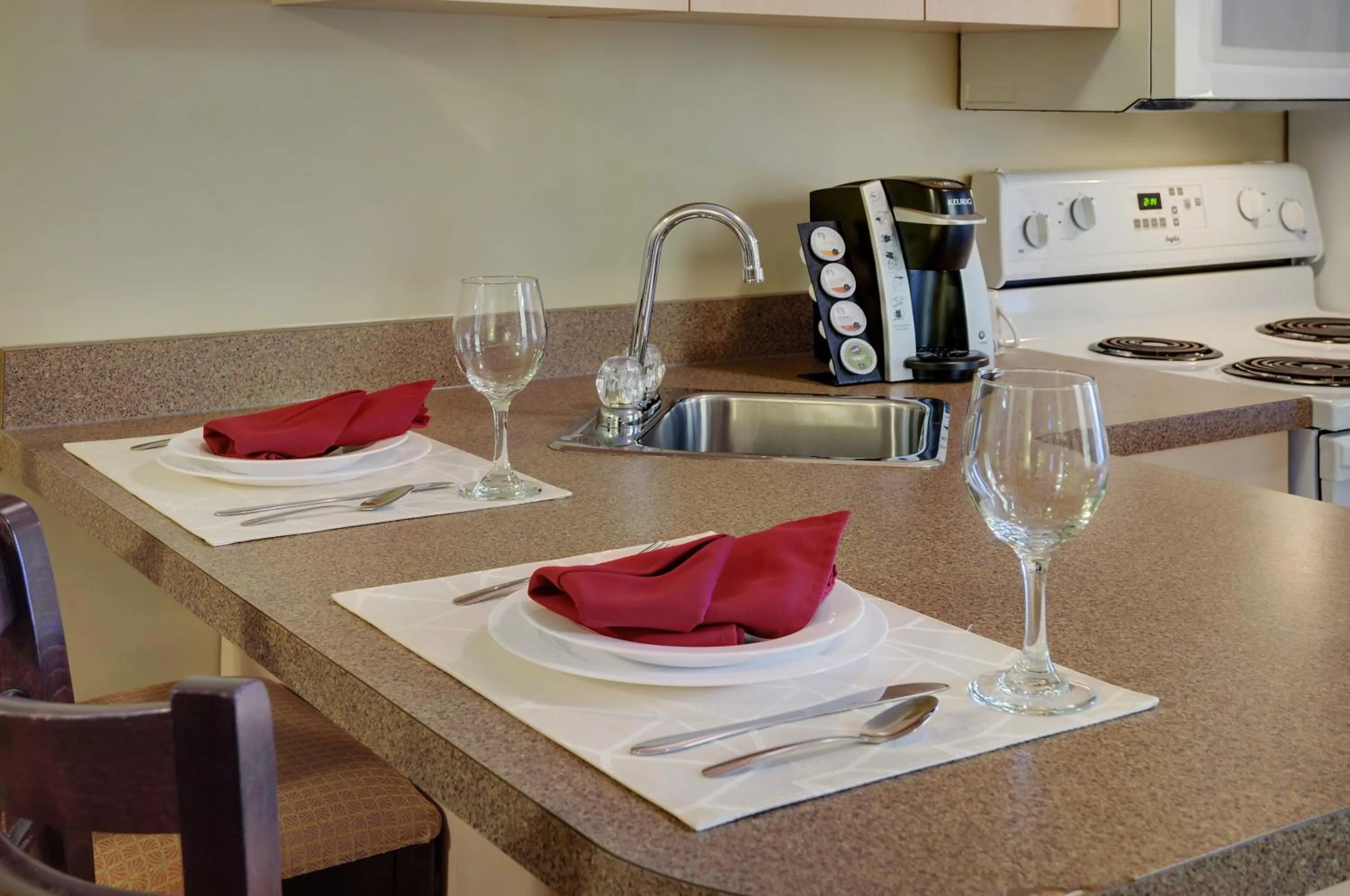 Kitchen or kitchenette in Pomeroy Inn and Suites Dawson Creek