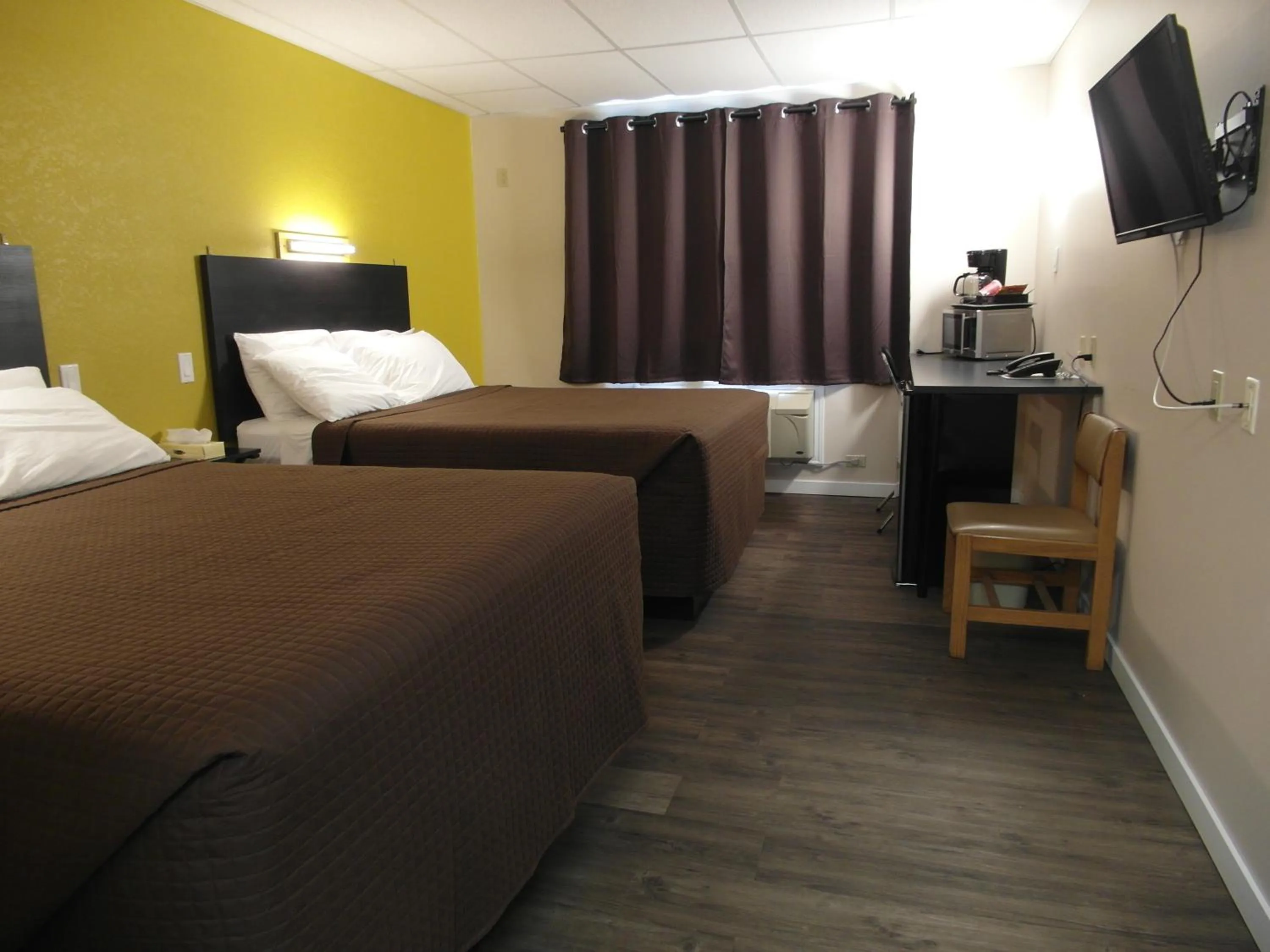 Bed in West View Motel