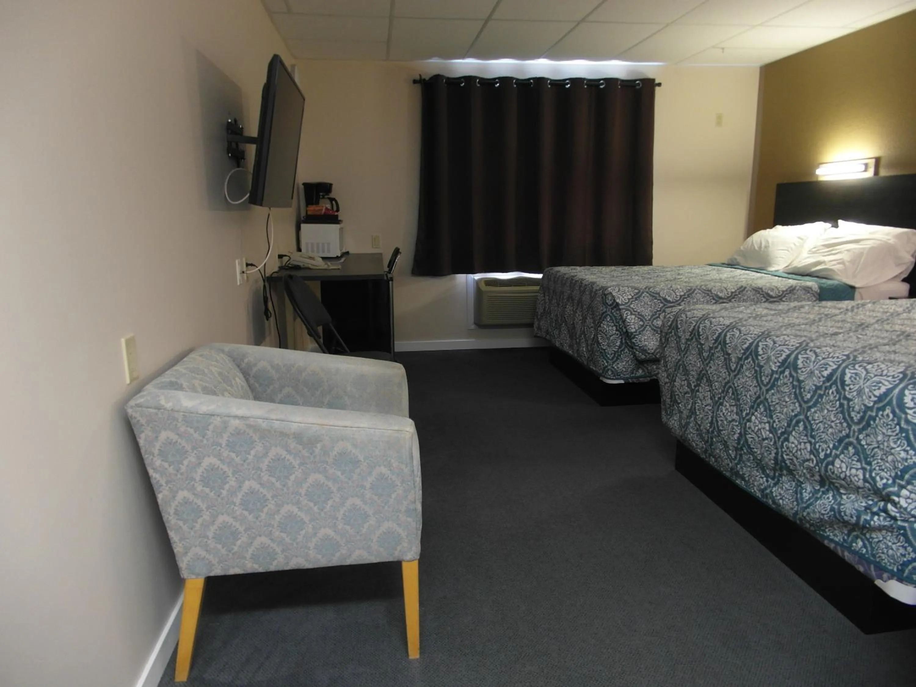 Bed in West View Motel