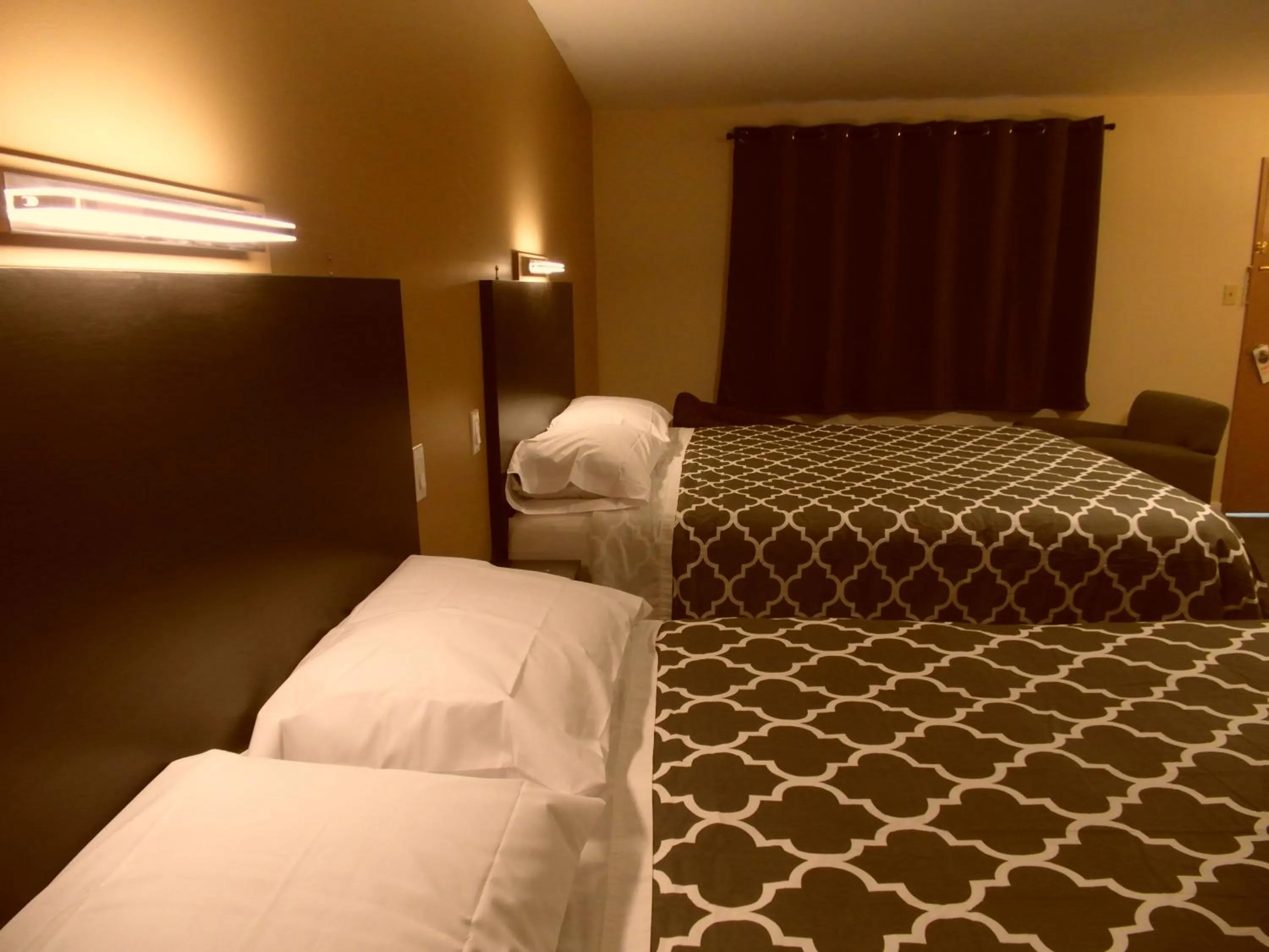 Bed in West View Motel