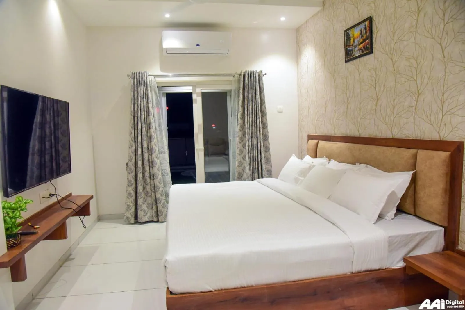 Bedroom, Bed in The Sky Land Hotel & Restaurant