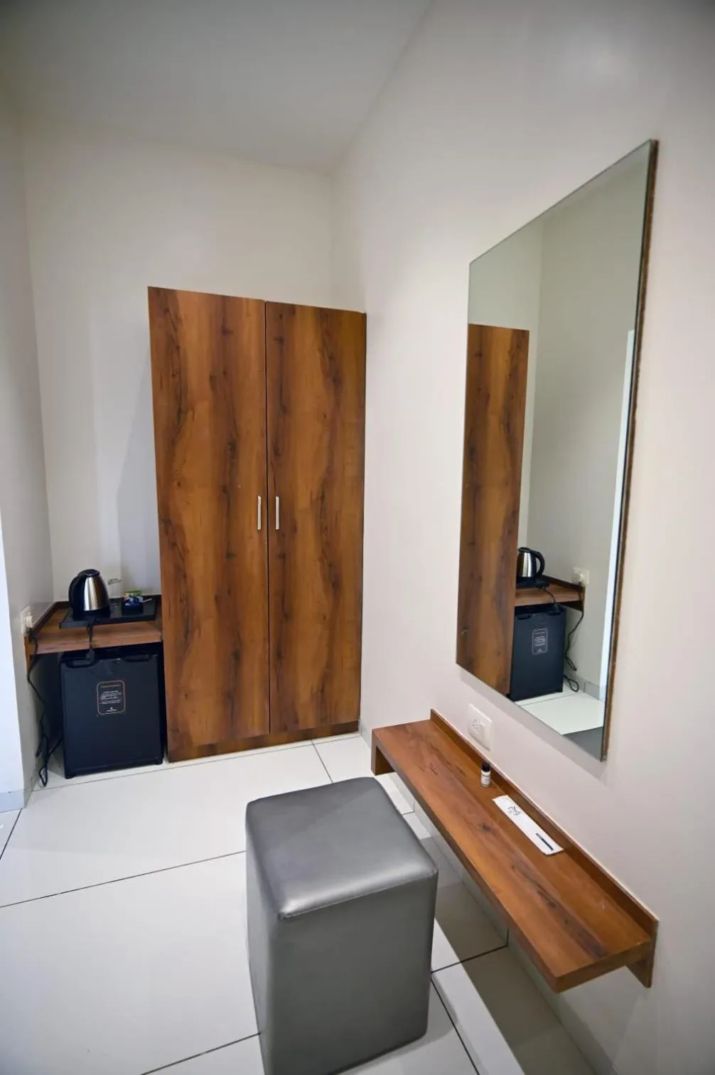 wardrobe, TV/Entertainment Center in The Sky Land Hotel & Restaurant