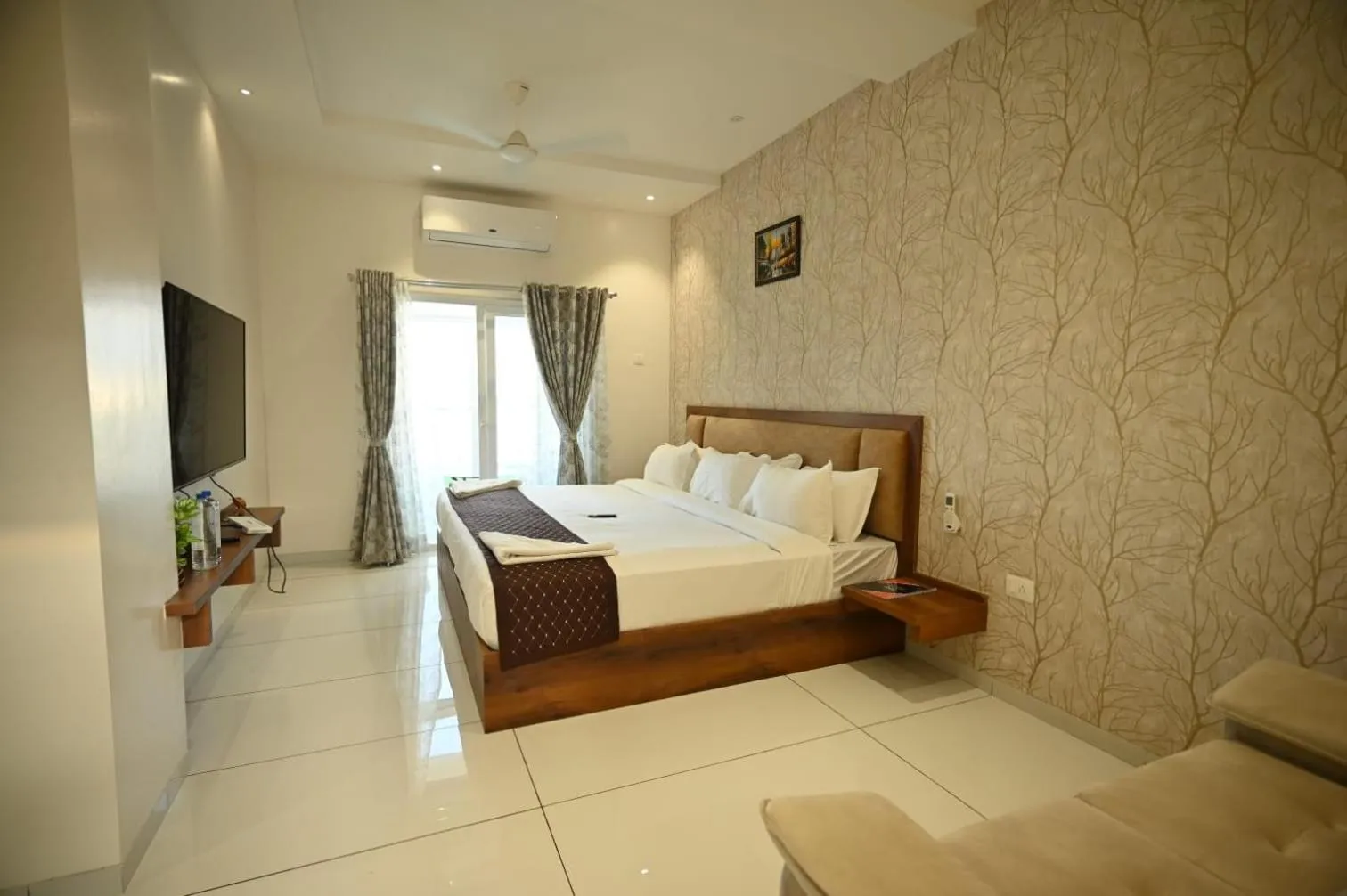 Bedroom, Bed in The Sky Land Hotel & Restaurant