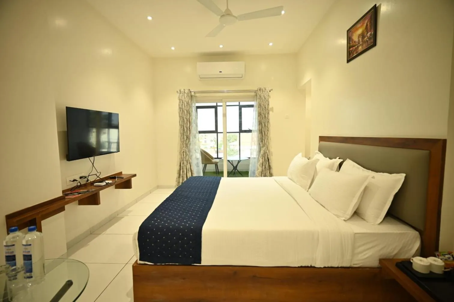 Bedroom, Bed in The Sky Land Hotel & Restaurant