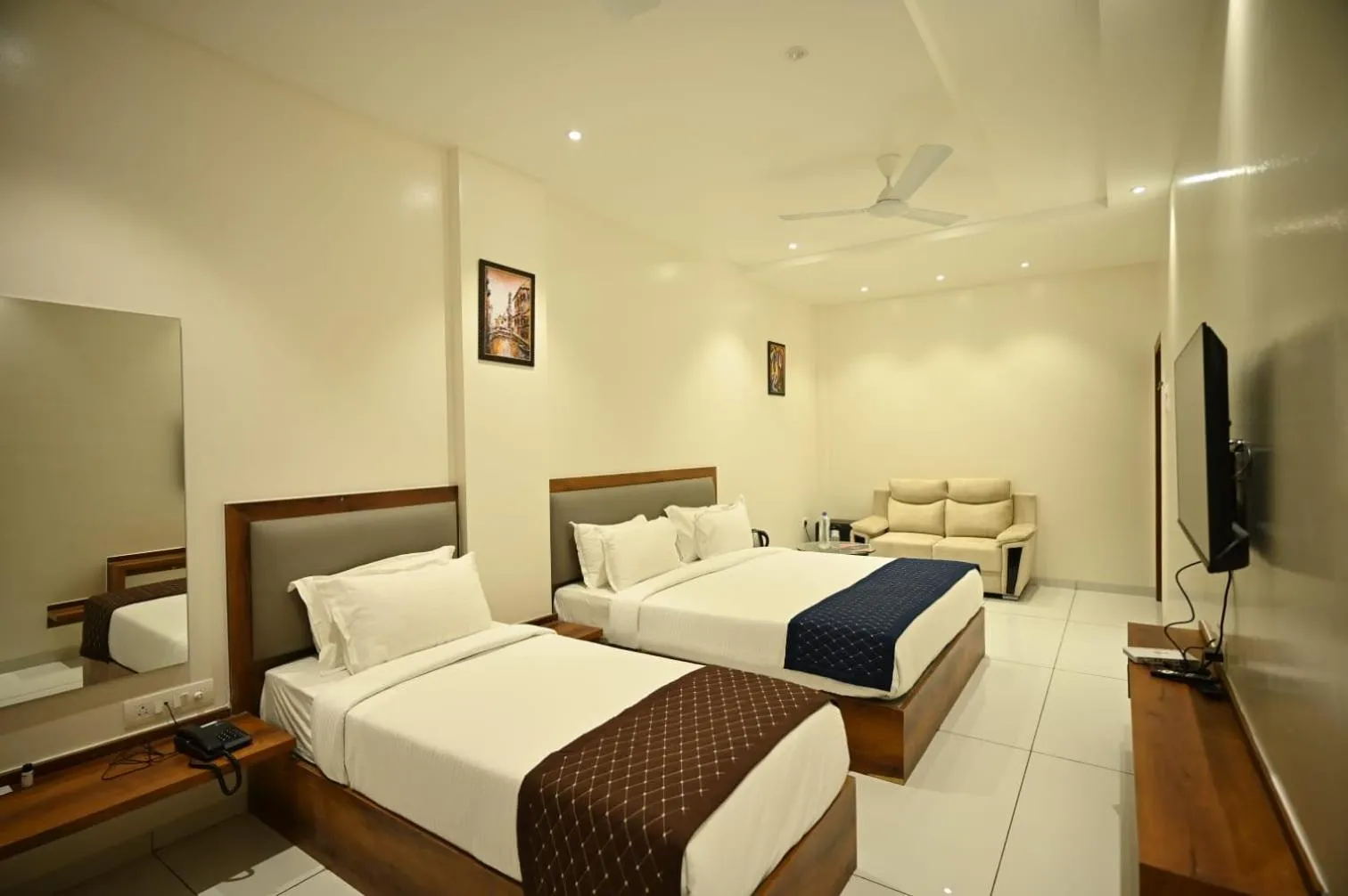 Bedroom, Bed in The Sky Land Hotel & Restaurant