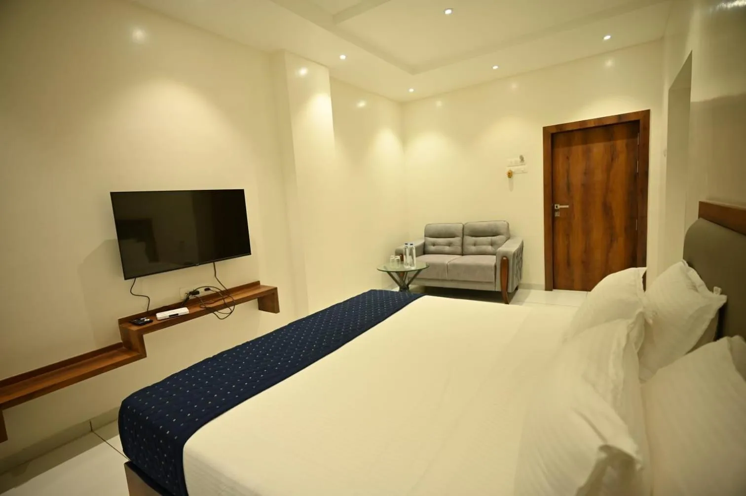 Bedroom, Bed in The Sky Land Hotel & Restaurant