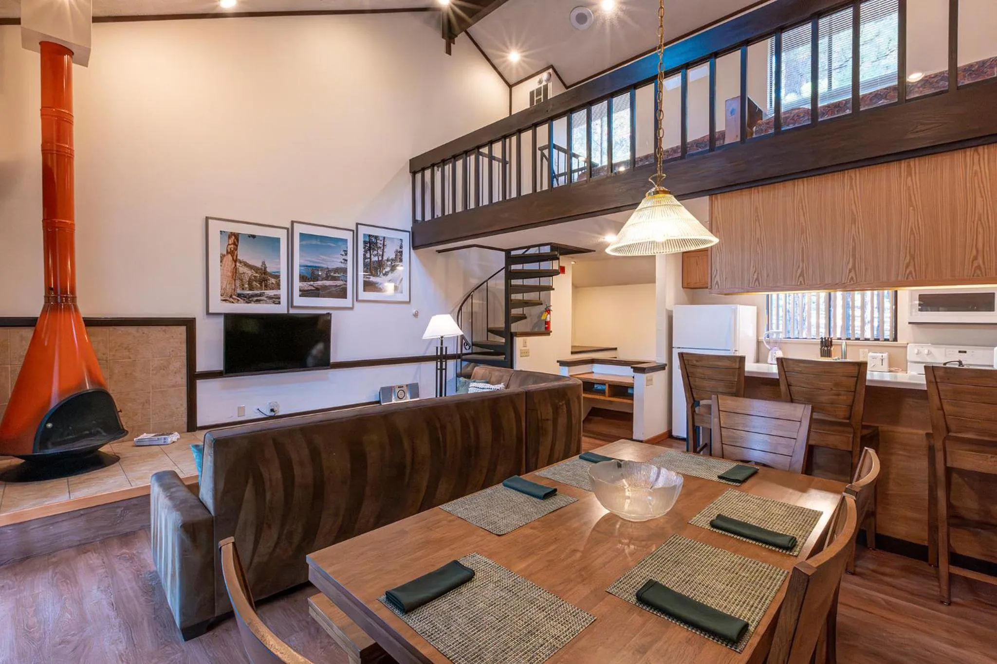 Living room in Club Tahoe Resort